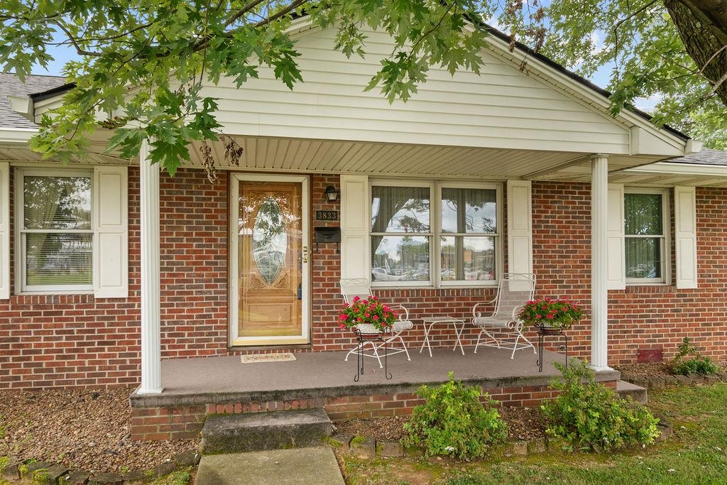 3833 Frederica St, Owensboro, Kentucky 42301, 2 Bedrooms Bedrooms, ,2 BathroomsBathrooms,Single Family Residence,For Sale,Frederica St,92732