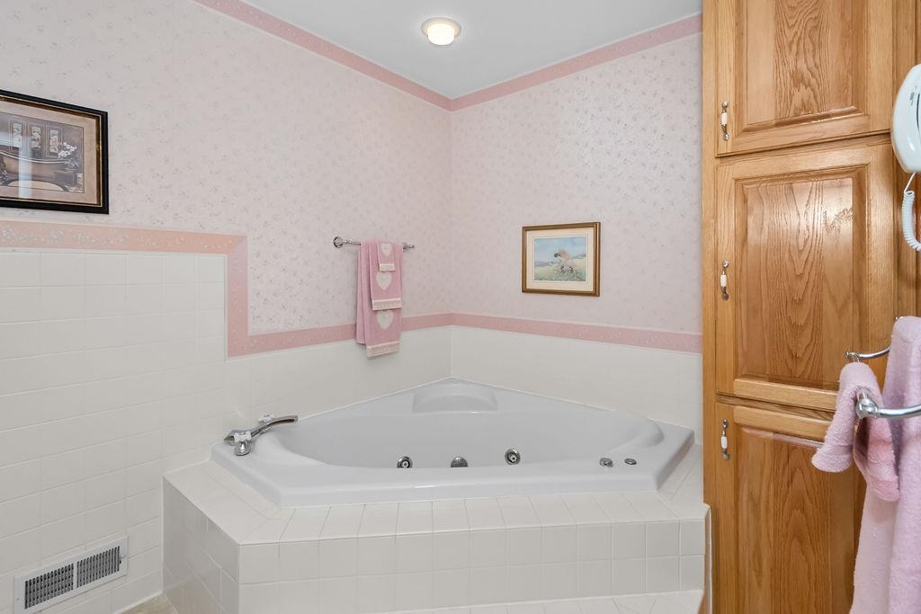 3833 Frederica St, Owensboro, Kentucky 42301, 2 Bedrooms Bedrooms, ,2 BathroomsBathrooms,Single Family Residence,For Sale,Frederica St,92732
