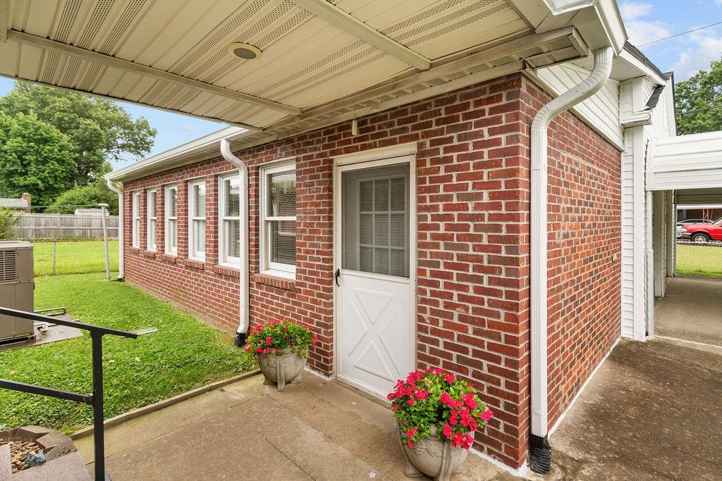 3833 Frederica St, Owensboro, Kentucky 42301, 2 Bedrooms Bedrooms, ,2 BathroomsBathrooms,Single Family Residence,For Sale,Frederica St,92732