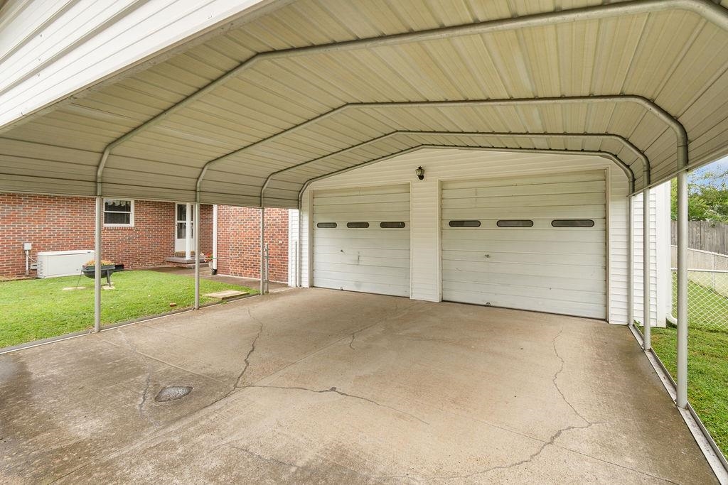 3833 Frederica St, Owensboro, Kentucky 42301, 2 Bedrooms Bedrooms, ,2 BathroomsBathrooms,Single Family Residence,For Sale,Frederica St,92732