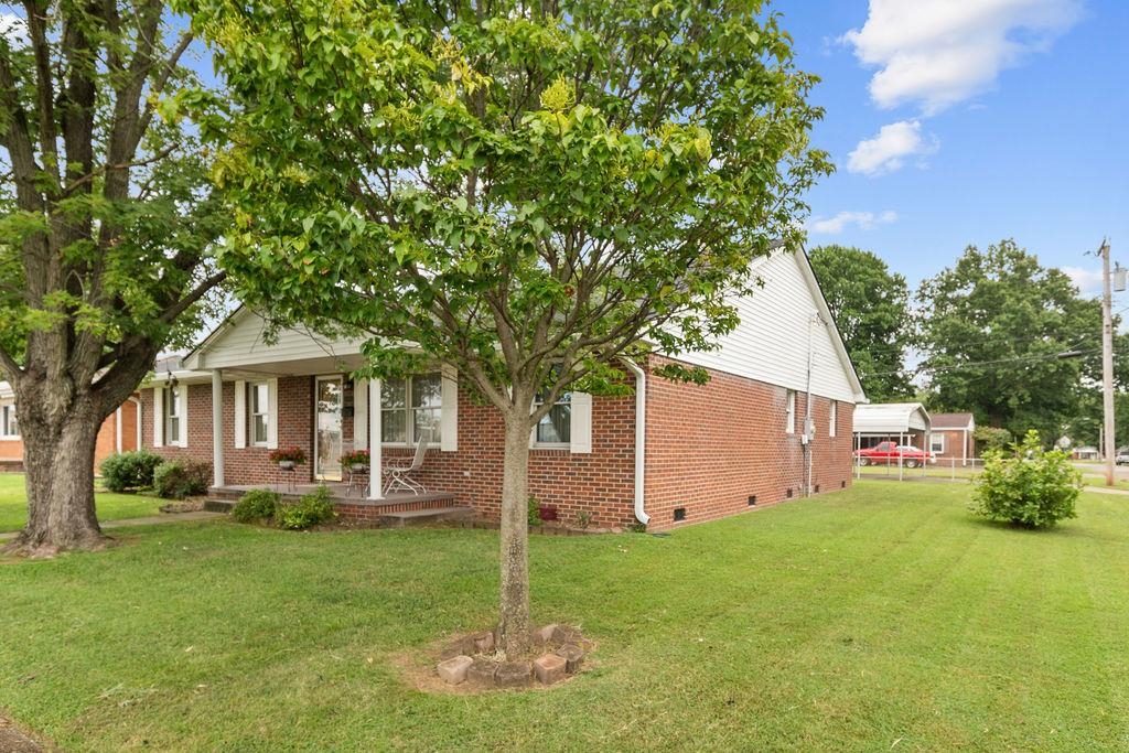 3833 Frederica St, Owensboro, Kentucky 42301, 2 Bedrooms Bedrooms, ,2 BathroomsBathrooms,Single Family Residence,For Sale,Frederica St,92732
