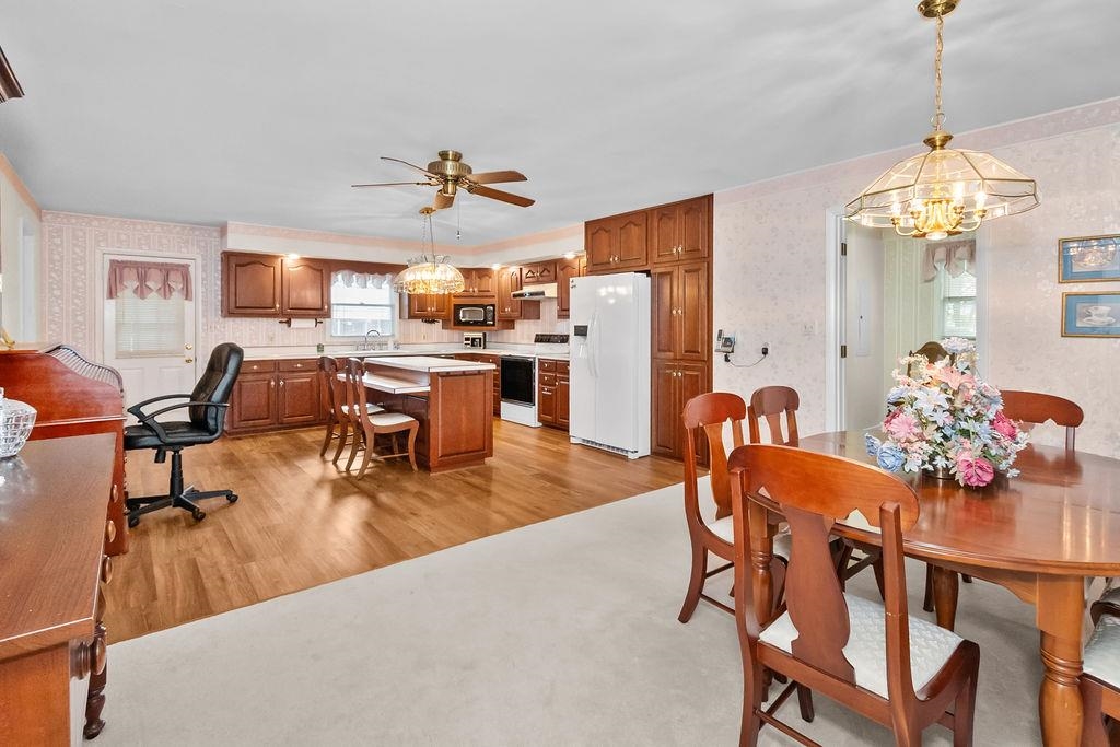 3833 Frederica St, Owensboro, Kentucky 42301, 2 Bedrooms Bedrooms, ,2 BathroomsBathrooms,Single Family Residence,For Sale,Frederica St,92732