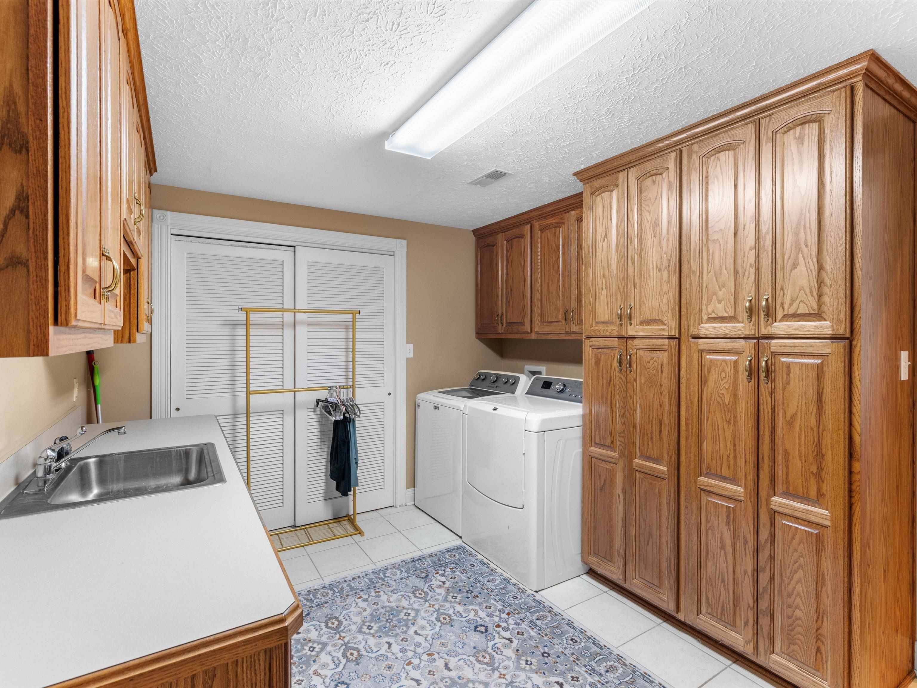 6747 Barcroft, Owensboro, Kentucky 42303, 5 Bedrooms Bedrooms, ,3 BathroomsBathrooms,Single Family Residence,For Sale,Barcroft,92733