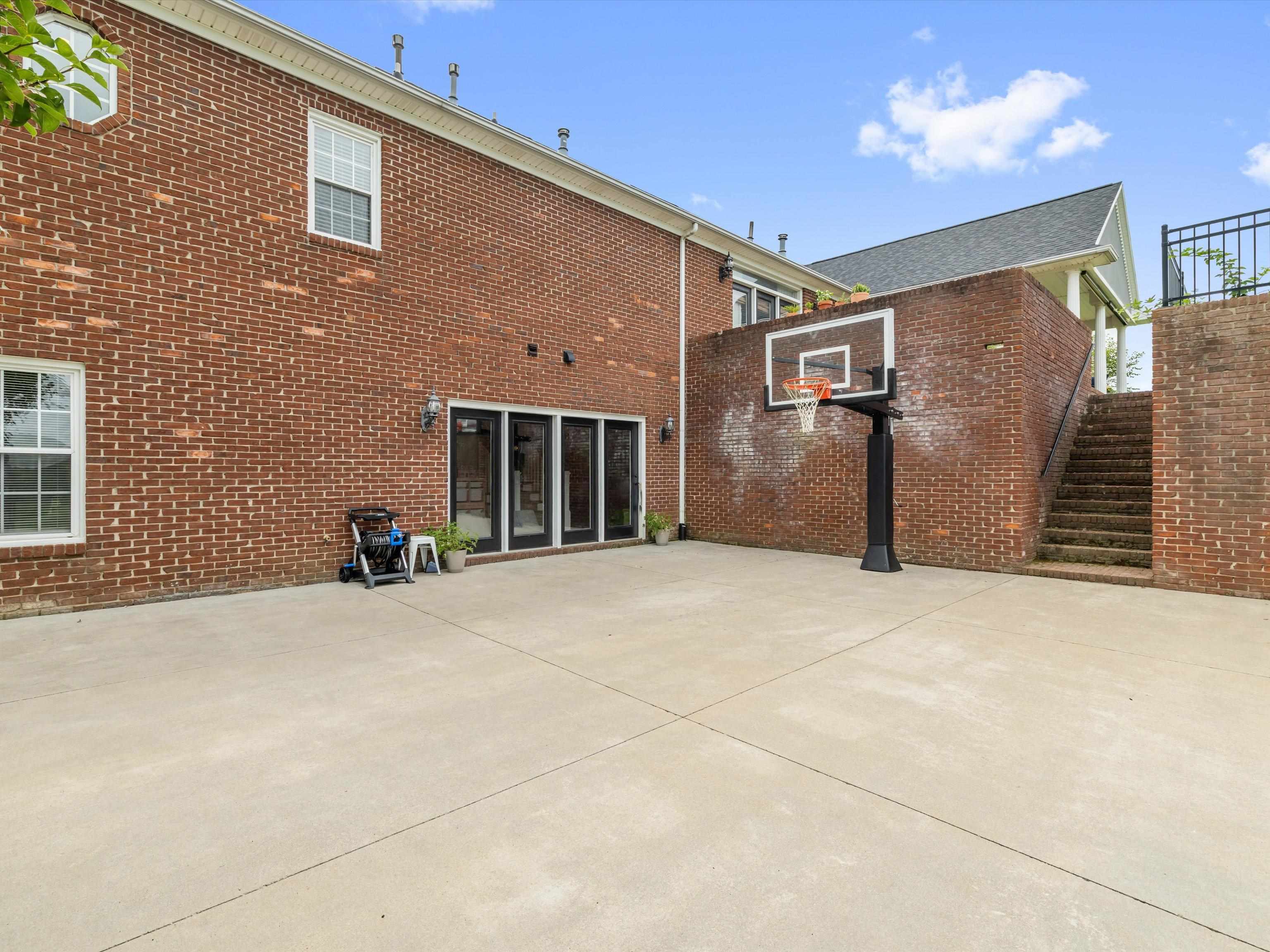 6747 Barcroft, Owensboro, Kentucky 42303, 5 Bedrooms Bedrooms, ,3 BathroomsBathrooms,Single Family Residence,For Sale,Barcroft,92733
