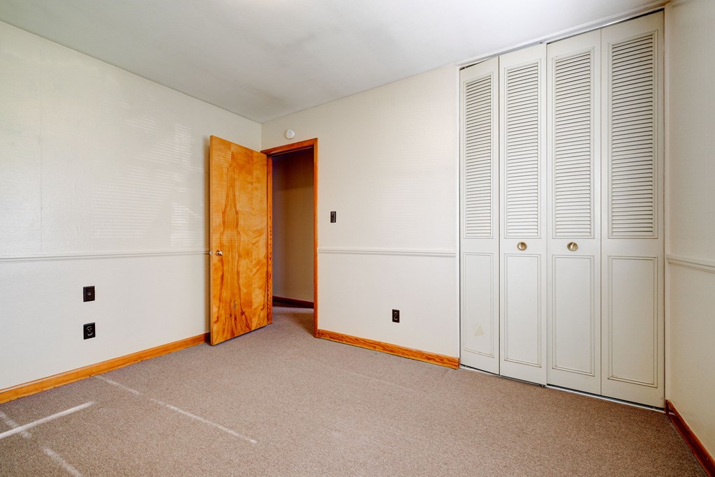 2919 Christie Place, Owensboro, Kentucky 42301, 5 Bedrooms Bedrooms, ,1 BathroomBathrooms,Single Family Residence,For Sale,Christie Place,92734