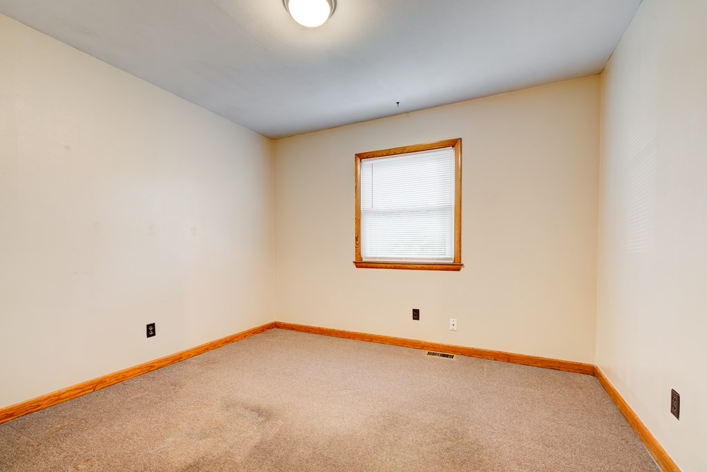 2919 Christie Place, Owensboro, Kentucky 42301, 5 Bedrooms Bedrooms, ,1 BathroomBathrooms,Single Family Residence,For Sale,Christie Place,92734