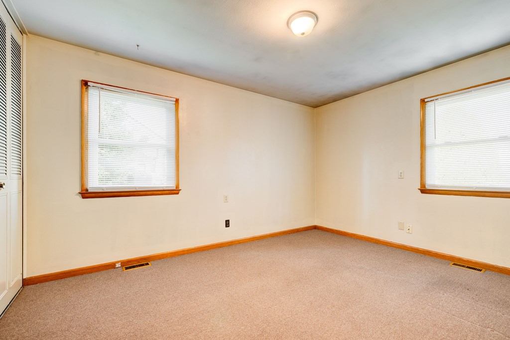 2919 Christie Place, Owensboro, Kentucky 42301, 5 Bedrooms Bedrooms, ,1 BathroomBathrooms,Single Family Residence,For Sale,Christie Place,92734