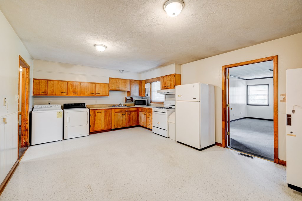 2919 Christie Place, Owensboro, Kentucky 42301, 5 Bedrooms Bedrooms, ,1 BathroomBathrooms,Single Family Residence,For Sale,Christie Place,92734