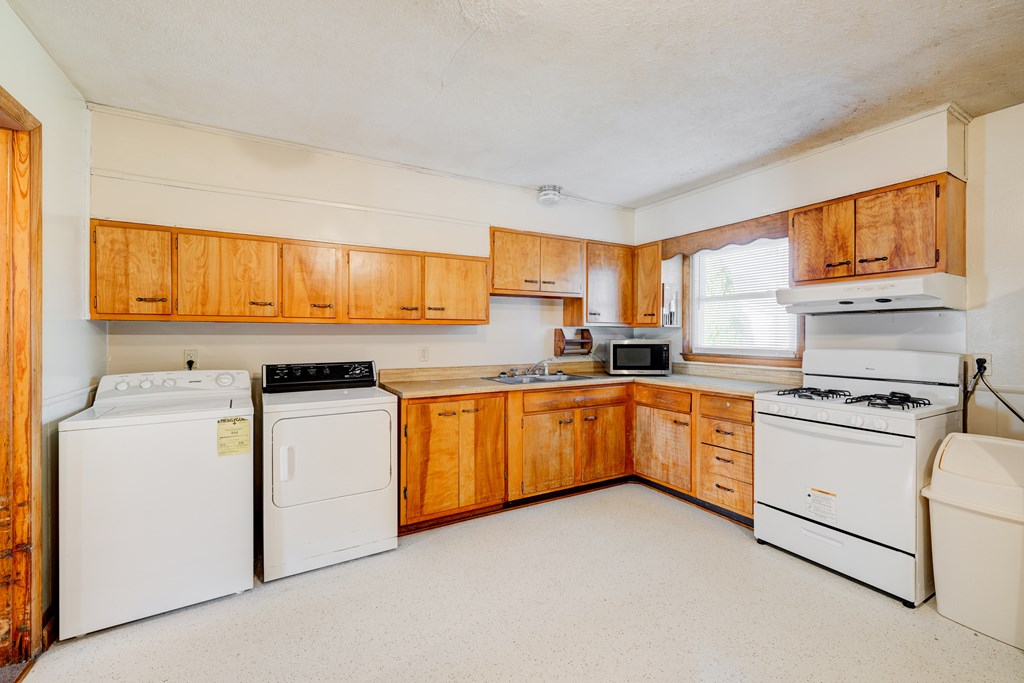 2919 Christie Place, Owensboro, Kentucky 42301, 5 Bedrooms Bedrooms, ,1 BathroomBathrooms,Single Family Residence,For Sale,Christie Place,92734