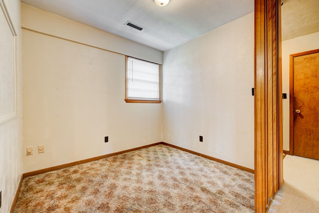 2919 Christie Place, Owensboro, Kentucky 42301, 5 Bedrooms Bedrooms, ,1 BathroomBathrooms,Single Family Residence,For Sale,Christie Place,92734