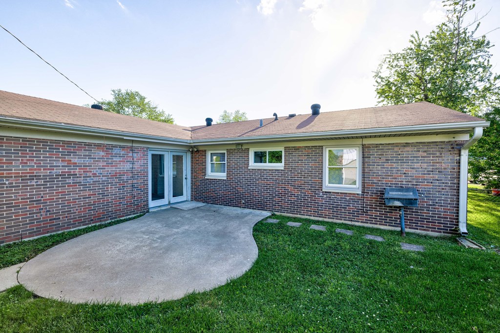 2919 Christie Place, Owensboro, Kentucky 42301, 5 Bedrooms Bedrooms, ,1 BathroomBathrooms,Single Family Residence,For Sale,Christie Place,92734