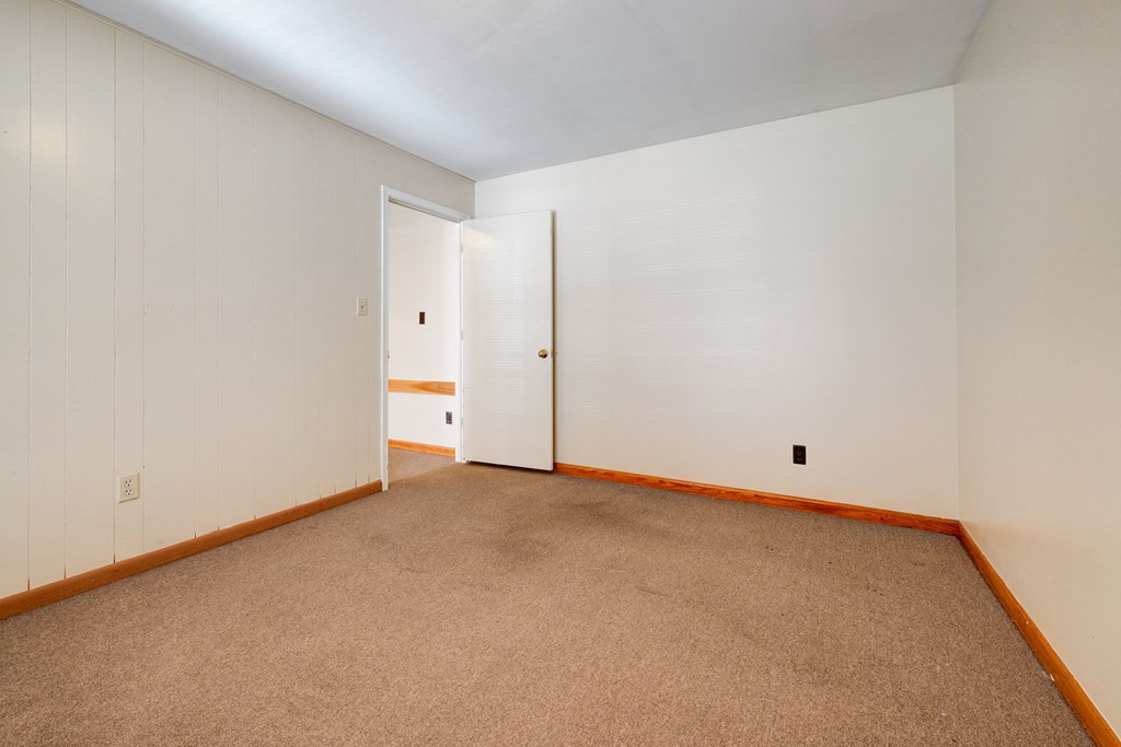 2919 Christie Place, Owensboro, Kentucky 42301, 5 Bedrooms Bedrooms, ,1 BathroomBathrooms,Single Family Residence,For Sale,Christie Place,92734