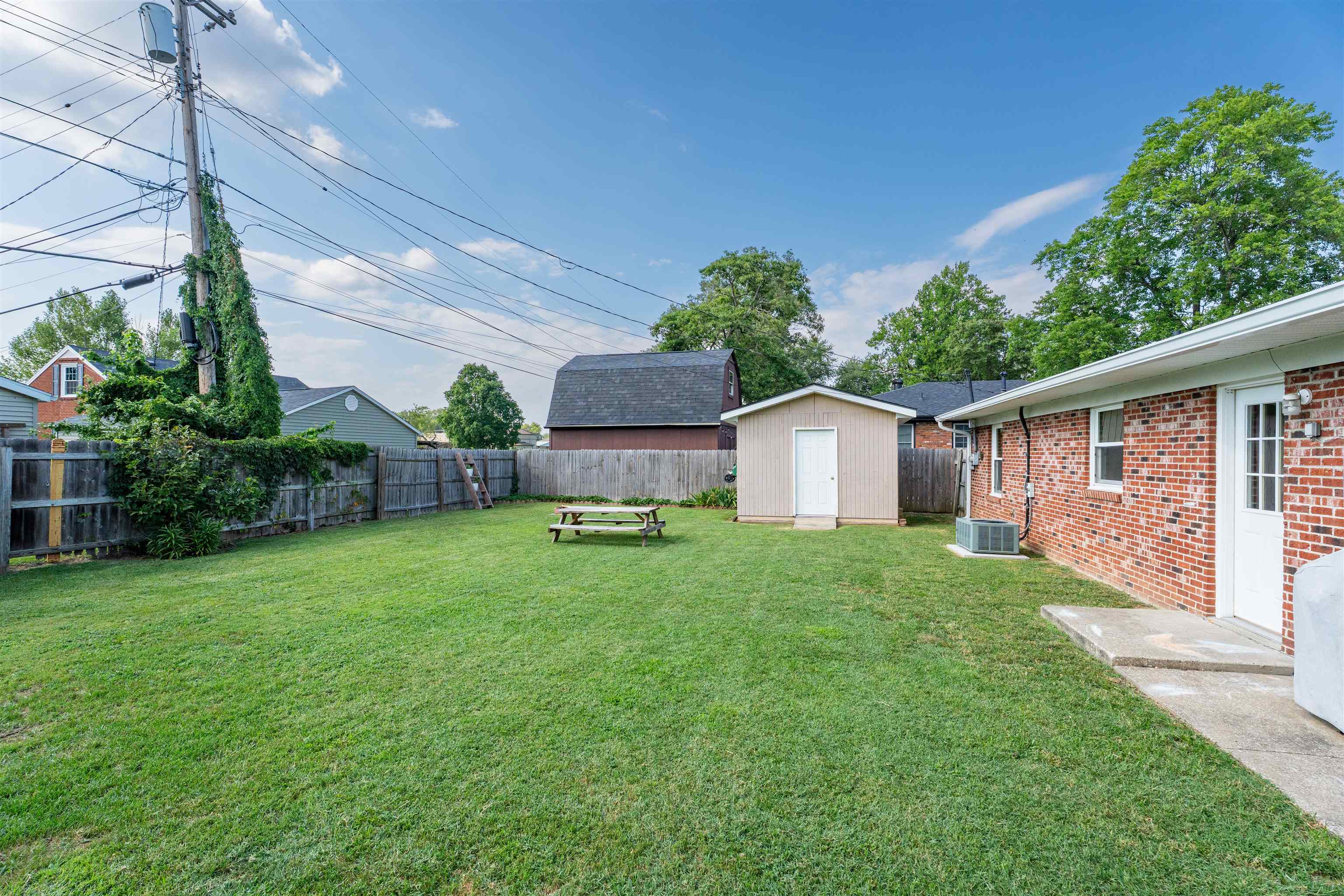 3310 Jefferson St, Owensboro, Kentucky 42303-7078, 3 Bedrooms Bedrooms, ,1 BathroomBathrooms,Single Family Residence,For Sale,Jefferson St,92737