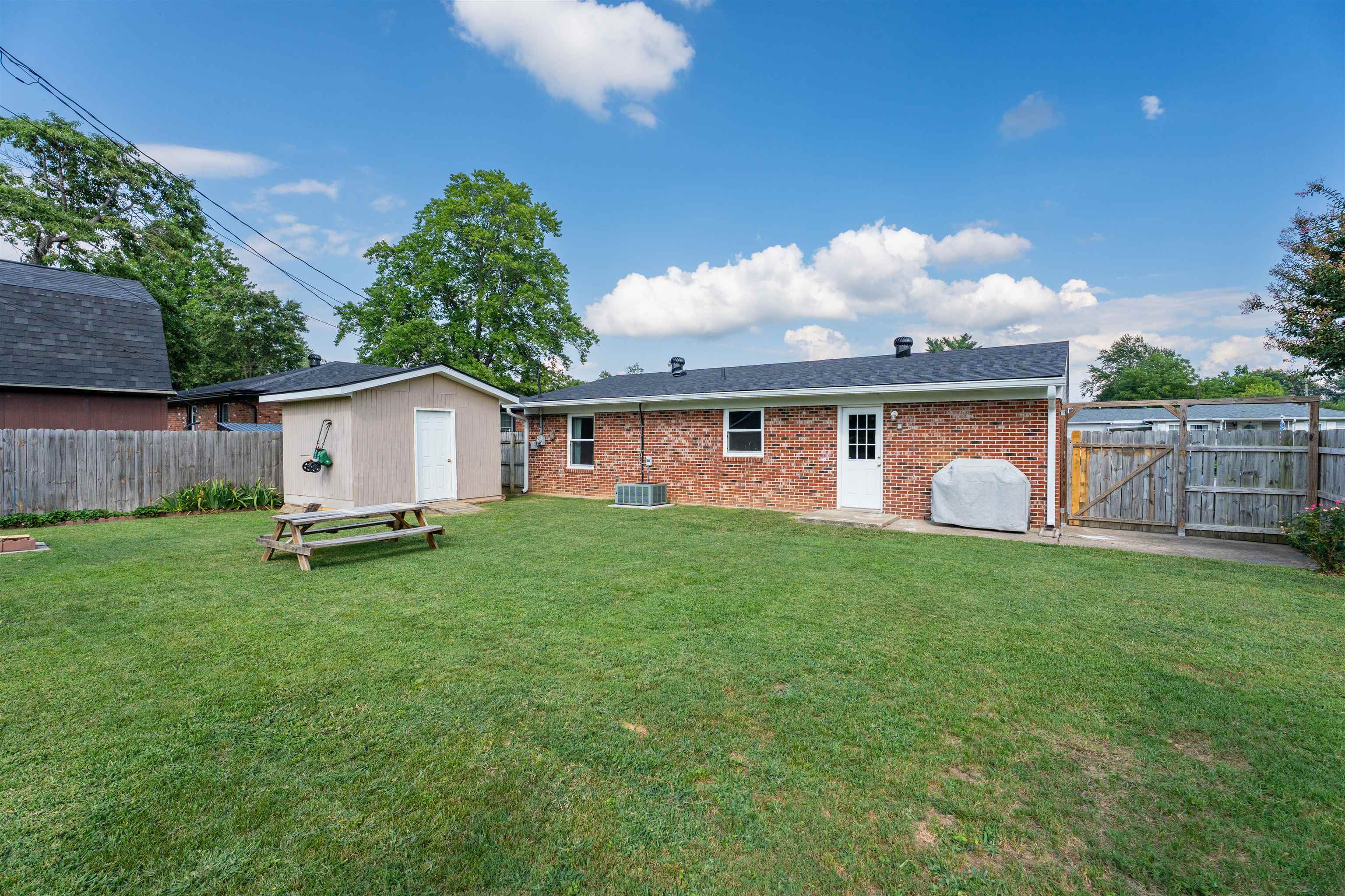 3310 Jefferson St, Owensboro, Kentucky 42303-7078, 3 Bedrooms Bedrooms, ,1 BathroomBathrooms,Single Family Residence,For Sale,Jefferson St,92737