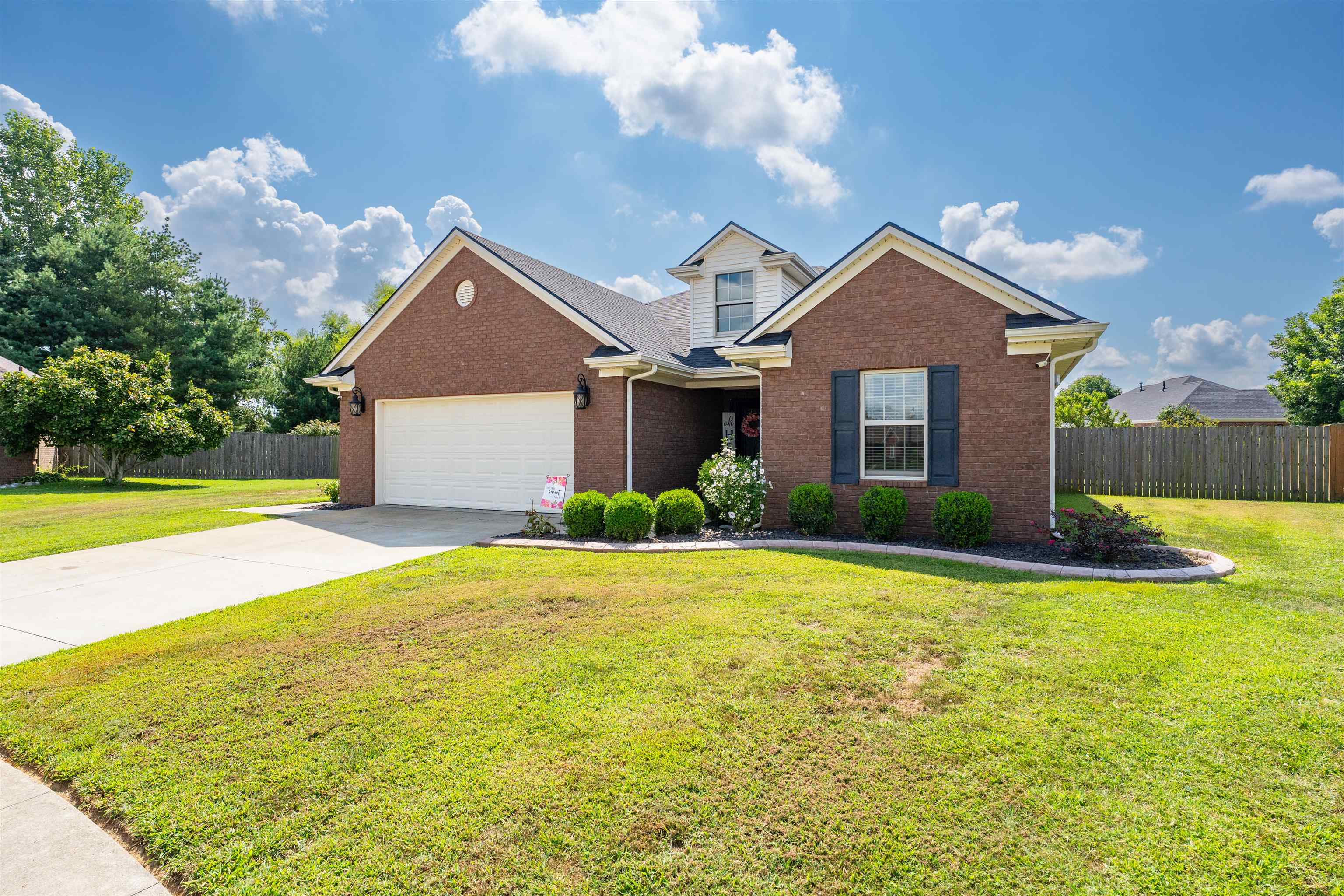 5460 Meadow Grove Dr, Owensboro, Kentucky 42301, 3 Bedrooms Bedrooms, ,2 BathroomsBathrooms,Single Family Residence,For Sale,Meadow Grove Dr,92755