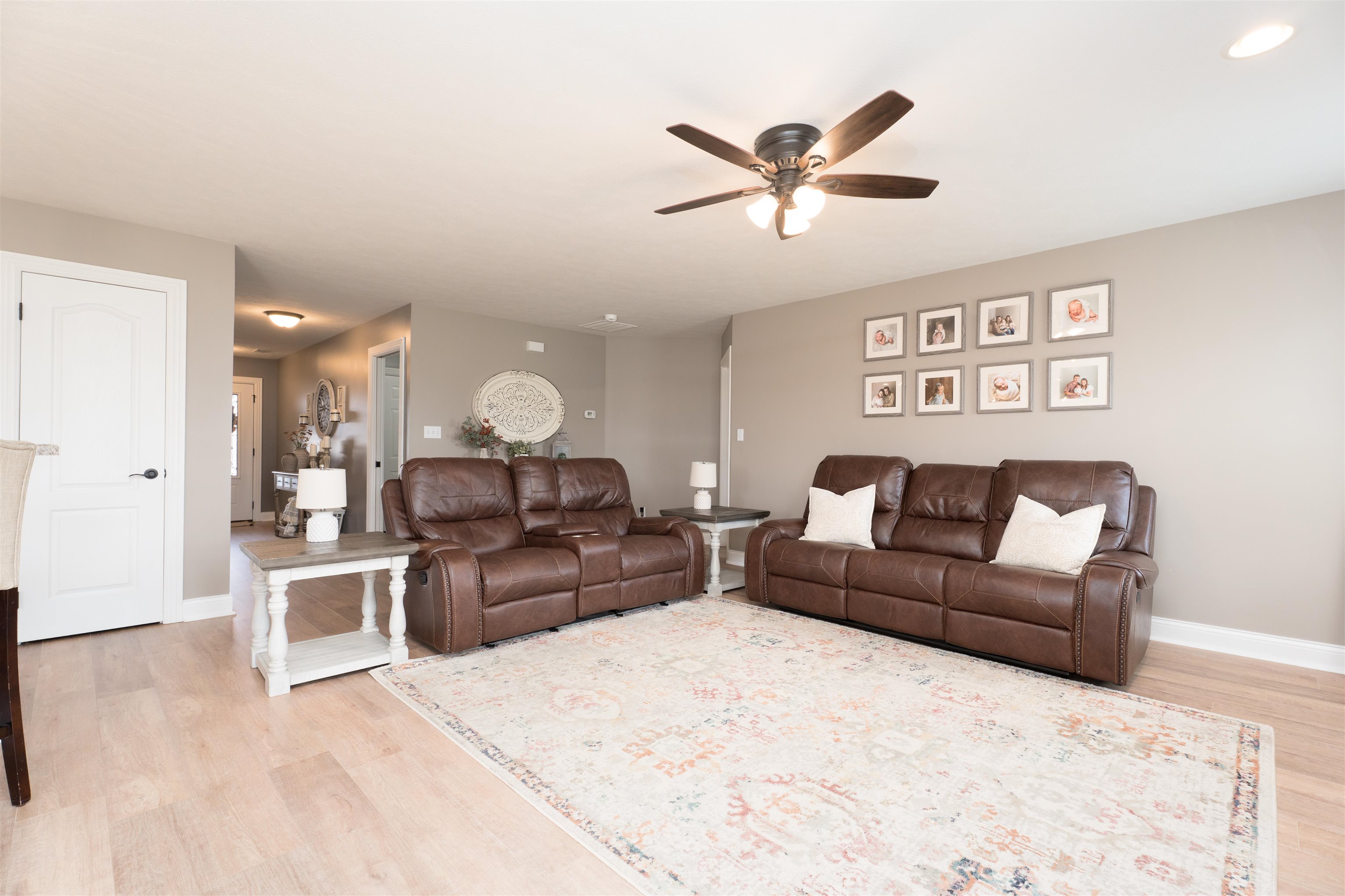5460 Meadow Grove Dr, Owensboro, Kentucky 42301, 3 Bedrooms Bedrooms, ,2 BathroomsBathrooms,Single Family Residence,For Sale,Meadow Grove Dr,92755