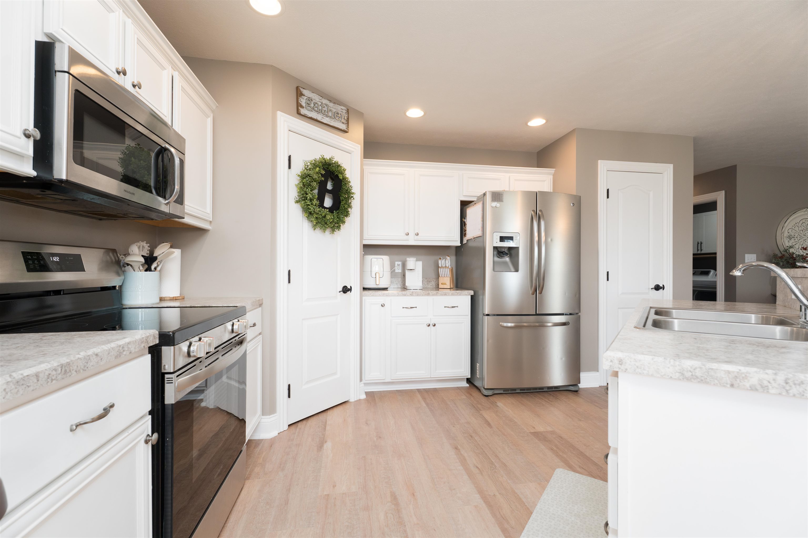 5460 Meadow Grove Dr, Owensboro, Kentucky 42301, 3 Bedrooms Bedrooms, ,2 BathroomsBathrooms,Single Family Residence,For Sale,Meadow Grove Dr,92755