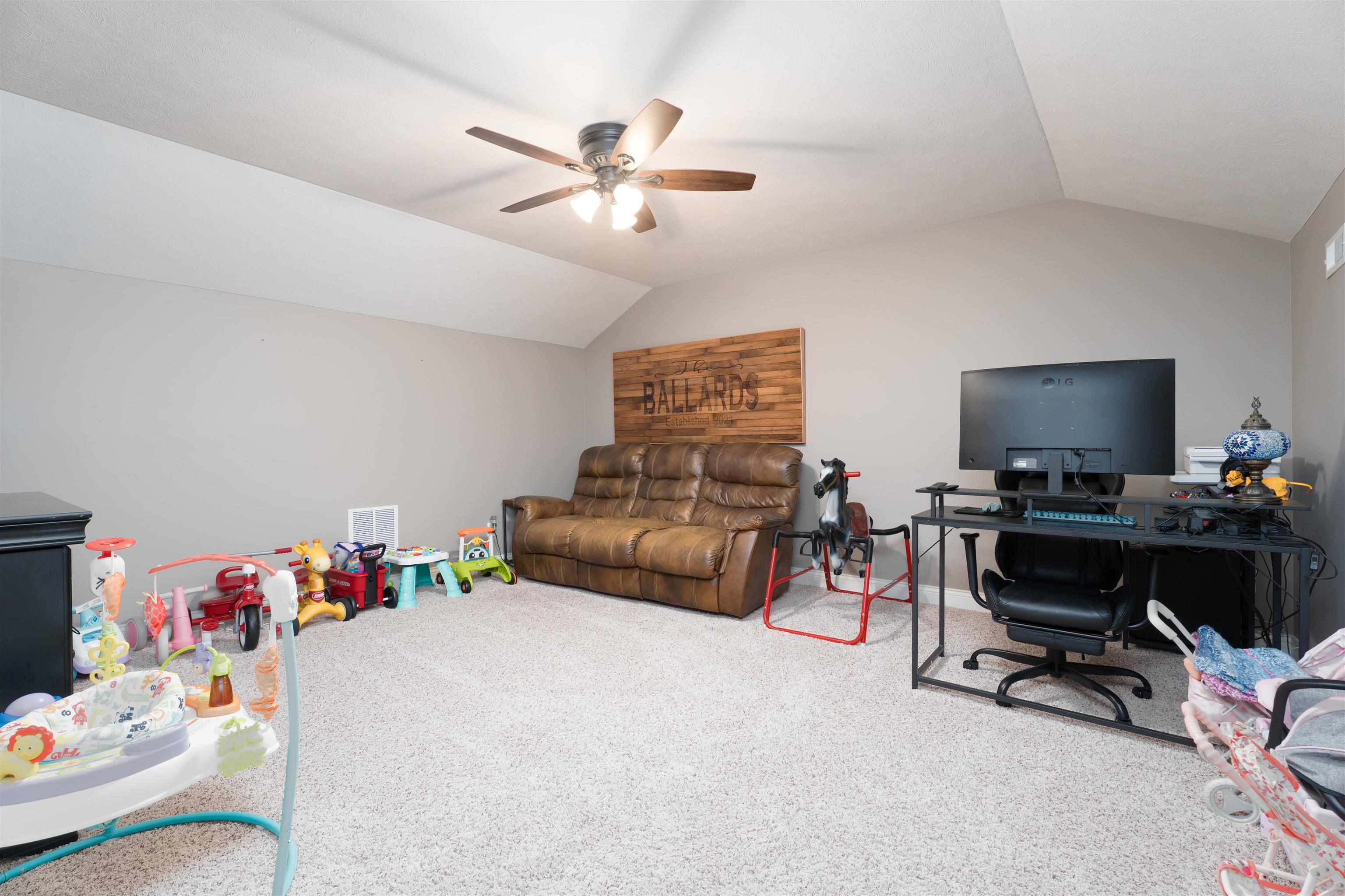 5460 Meadow Grove Dr, Owensboro, Kentucky 42301, 3 Bedrooms Bedrooms, ,2 BathroomsBathrooms,Single Family Residence,For Sale,Meadow Grove Dr,92755