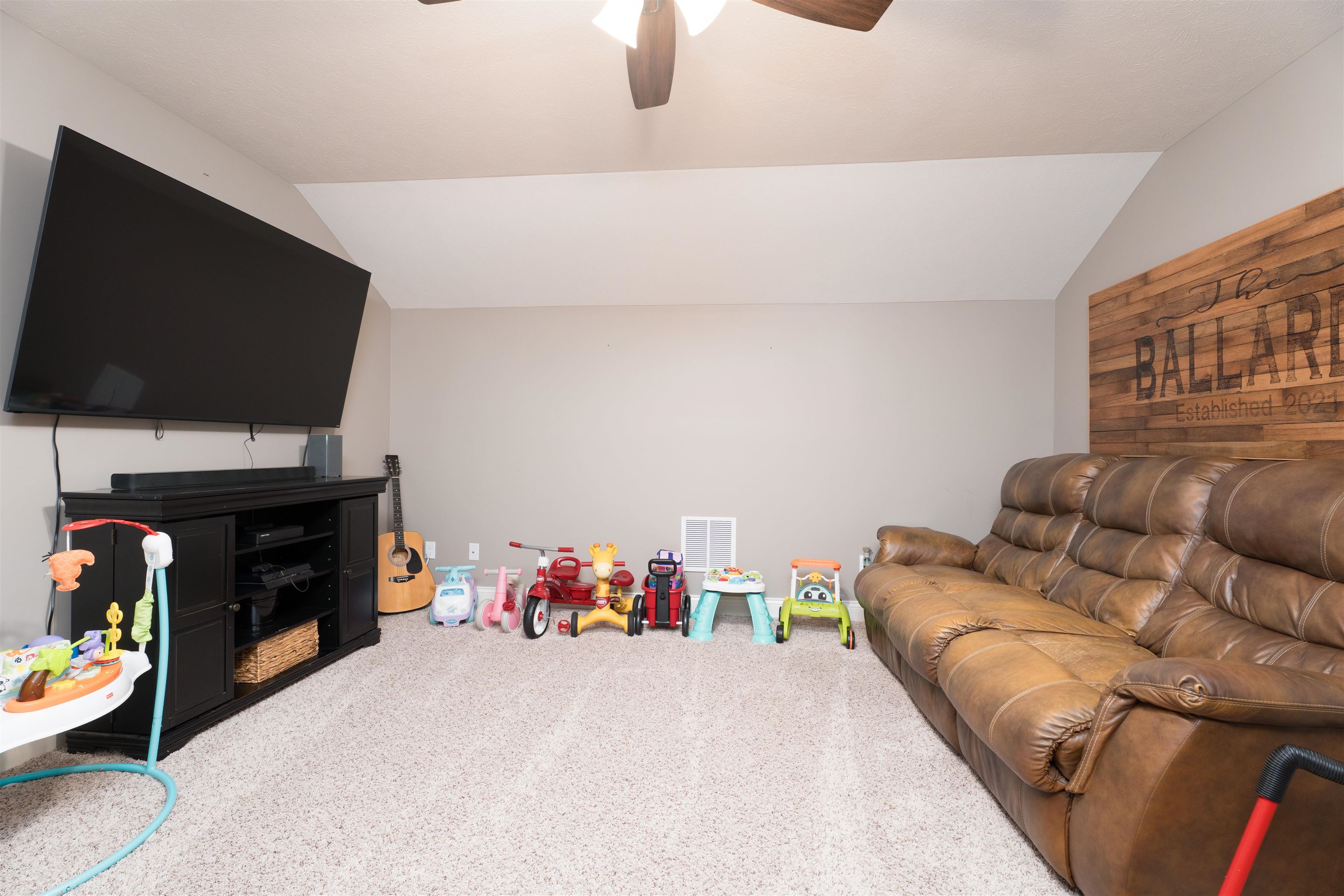 5460 Meadow Grove Dr, Owensboro, Kentucky 42301, 3 Bedrooms Bedrooms, ,2 BathroomsBathrooms,Single Family Residence,For Sale,Meadow Grove Dr,92755