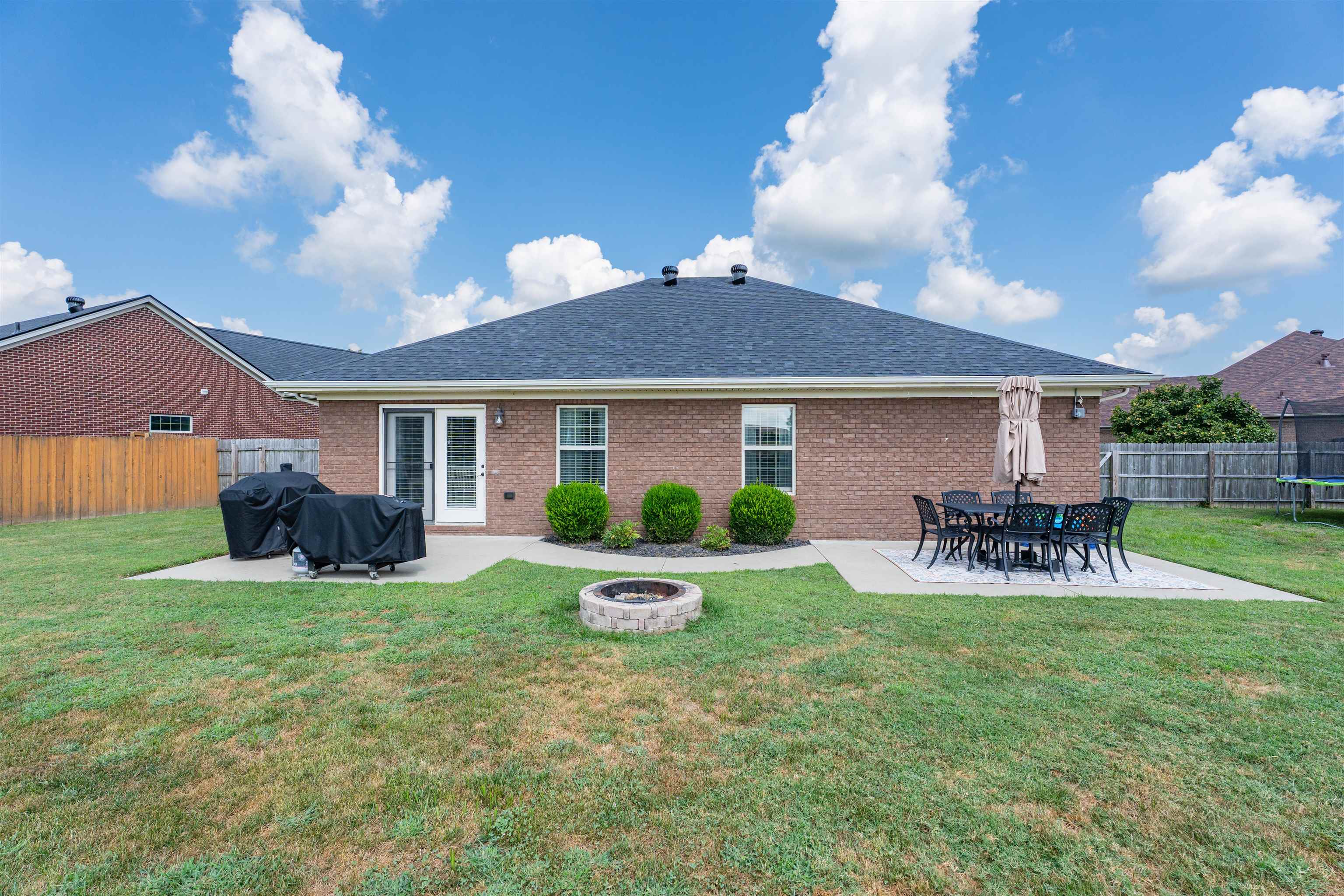 5460 Meadow Grove Dr, Owensboro, Kentucky 42301, 3 Bedrooms Bedrooms, ,2 BathroomsBathrooms,Single Family Residence,For Sale,Meadow Grove Dr,92755