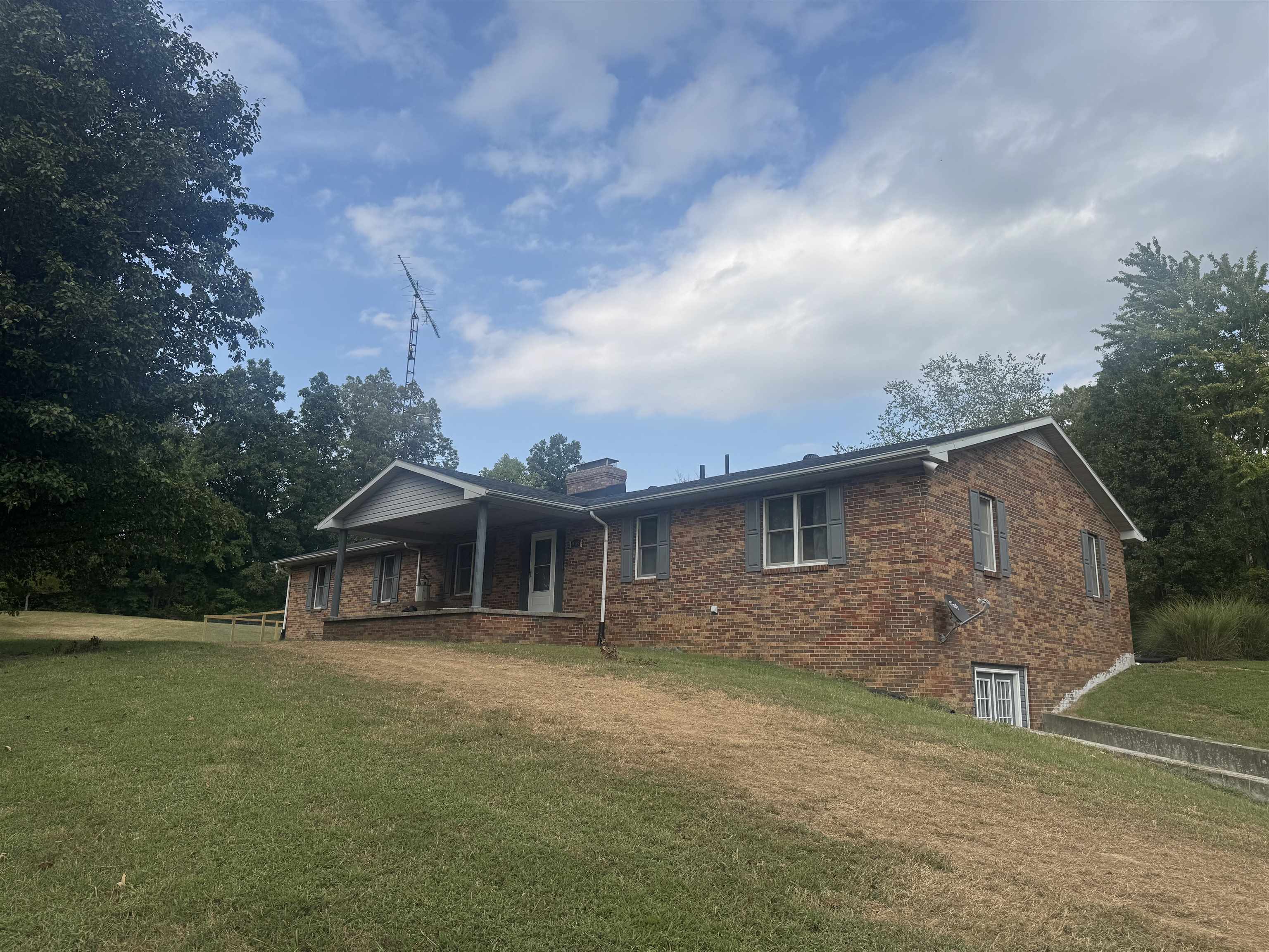 9393 Parks Rd, Utica, Kentucky 42376-0000, 3 Bedrooms Bedrooms, ,2 BathroomsBathrooms,Single Family Residence,For Sale,Parks Rd,92756