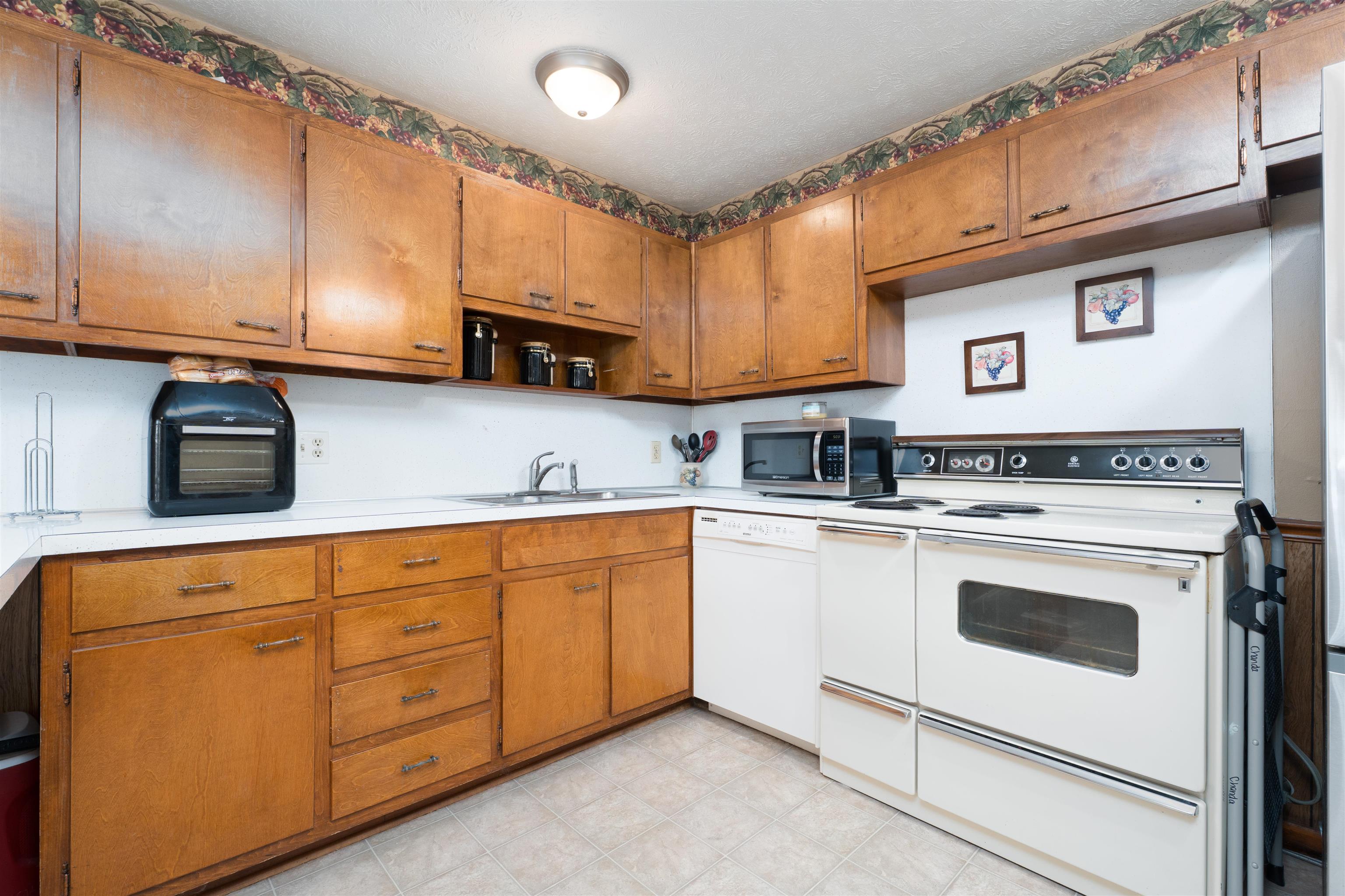 5277 Ashland Ave., Owensboro, Kentucky 42301, 3 Bedrooms Bedrooms, ,1 BathroomBathrooms,Single Family Residence,For Sale,Ashland Ave.,92757