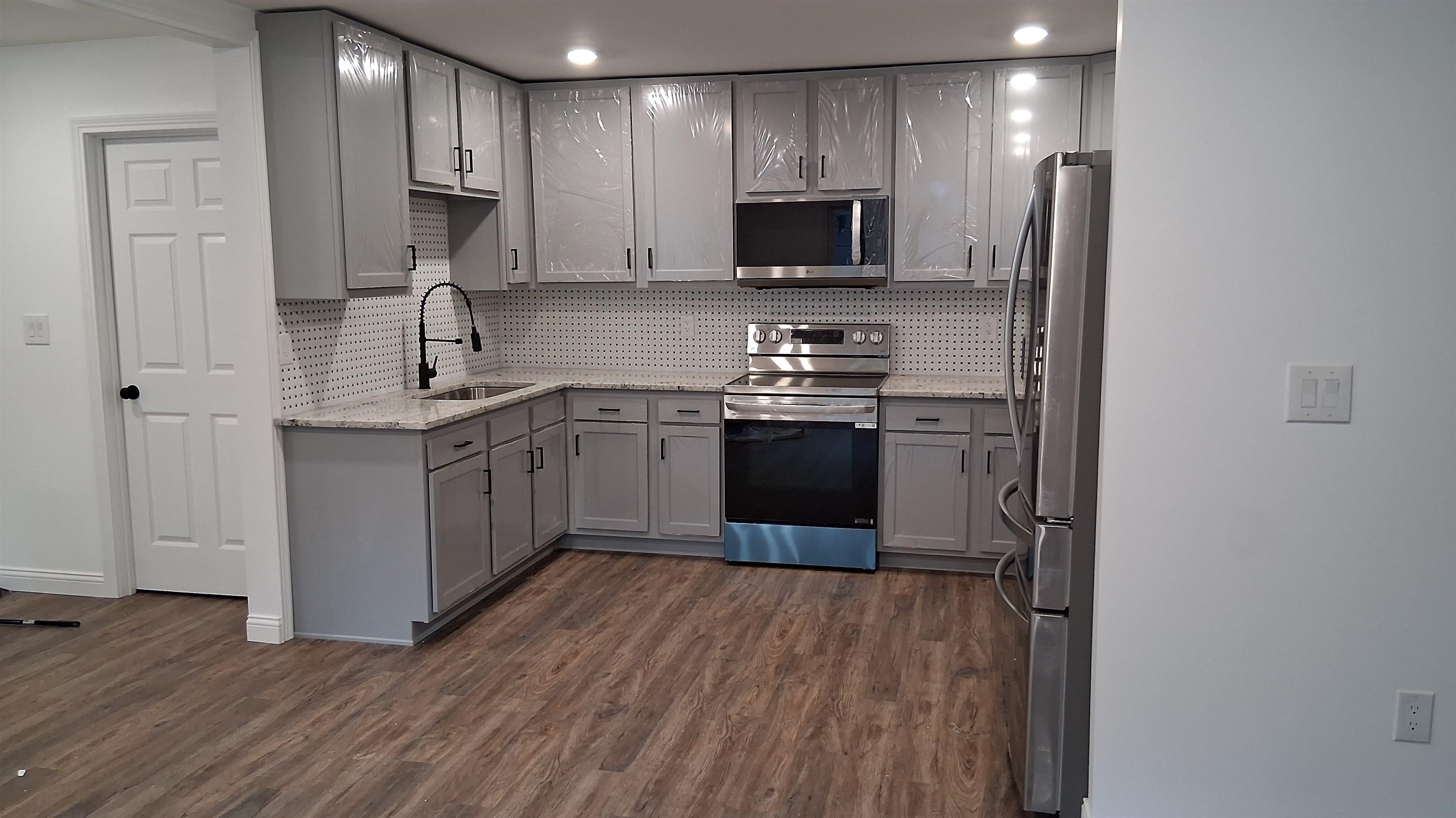 1904 Donald, Louisville, Kentucky 40216, 3 Bedrooms Bedrooms, ,2 BathroomsBathrooms,Single Family Residence,For Sale,Donald,92759