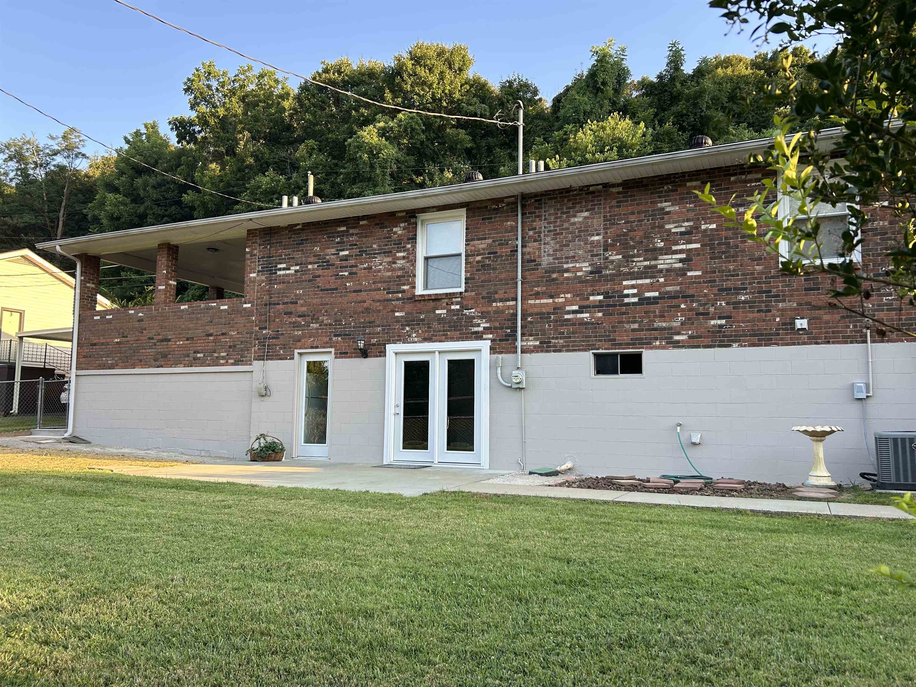 335 Harrison, Hawesville, Kentucky 42348, 3 Bedrooms Bedrooms, ,1 BathroomBathrooms,Single Family Residence,For Sale,Harrison,92760