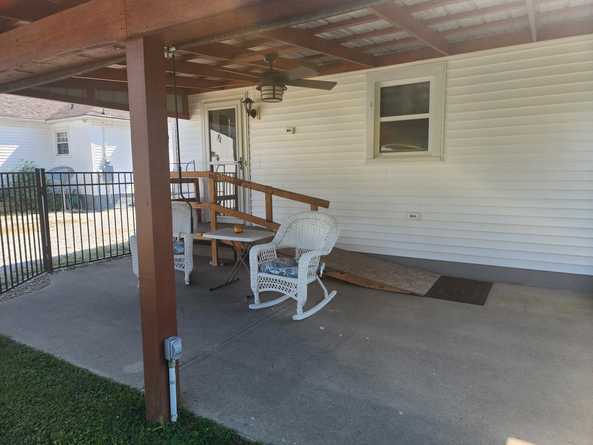 2520 Daviess Street, Owensboro, Kentucky 42301, 3 Bedrooms Bedrooms, ,1 BathroomBathrooms,Single Family Residence,For Sale,Daviess Street,92770