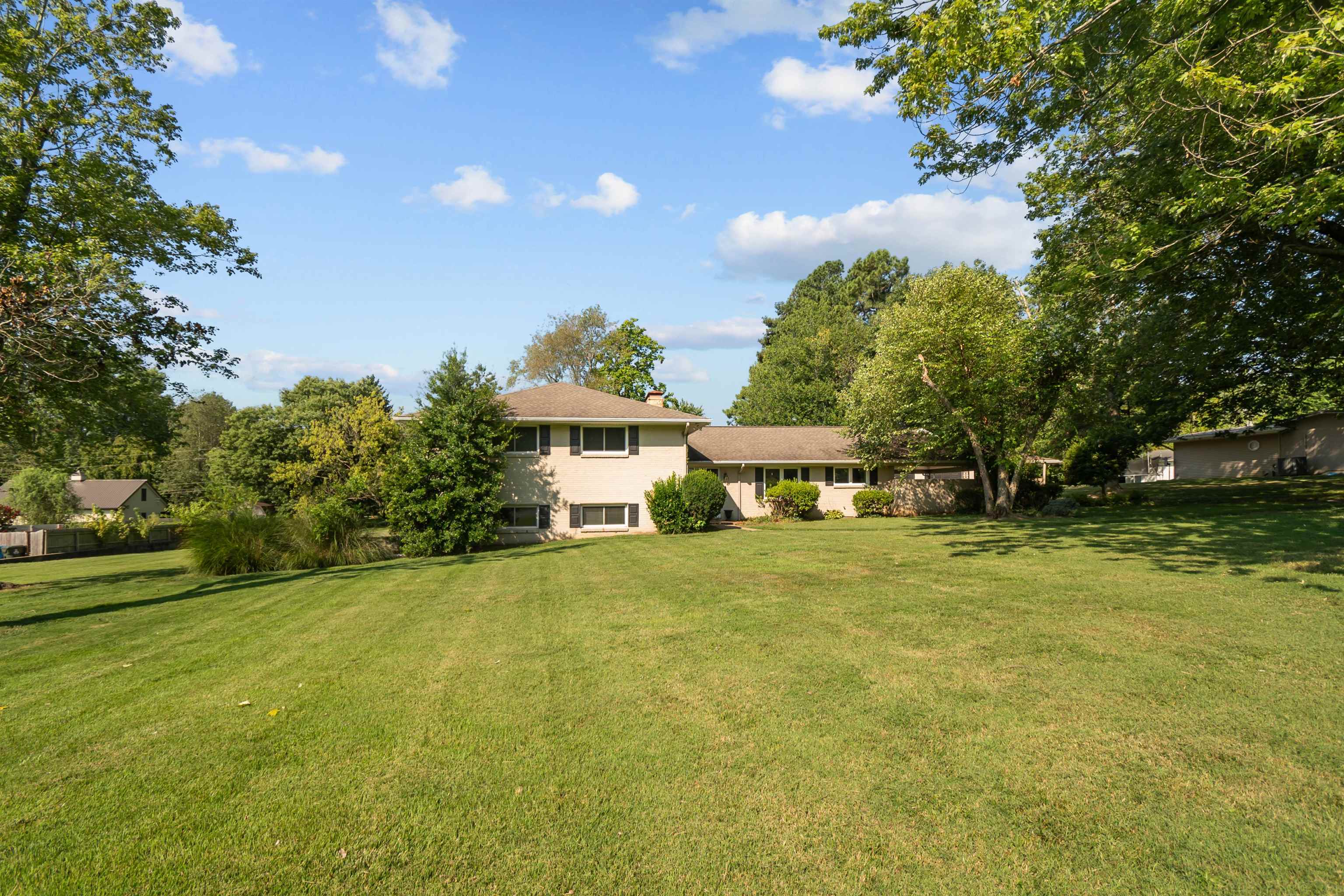4550 Doe Run, Owensboro, Kentucky 42303, 5 Bedrooms Bedrooms, ,2 BathroomsBathrooms,Single Family Residence,For Sale,Doe Run,92773