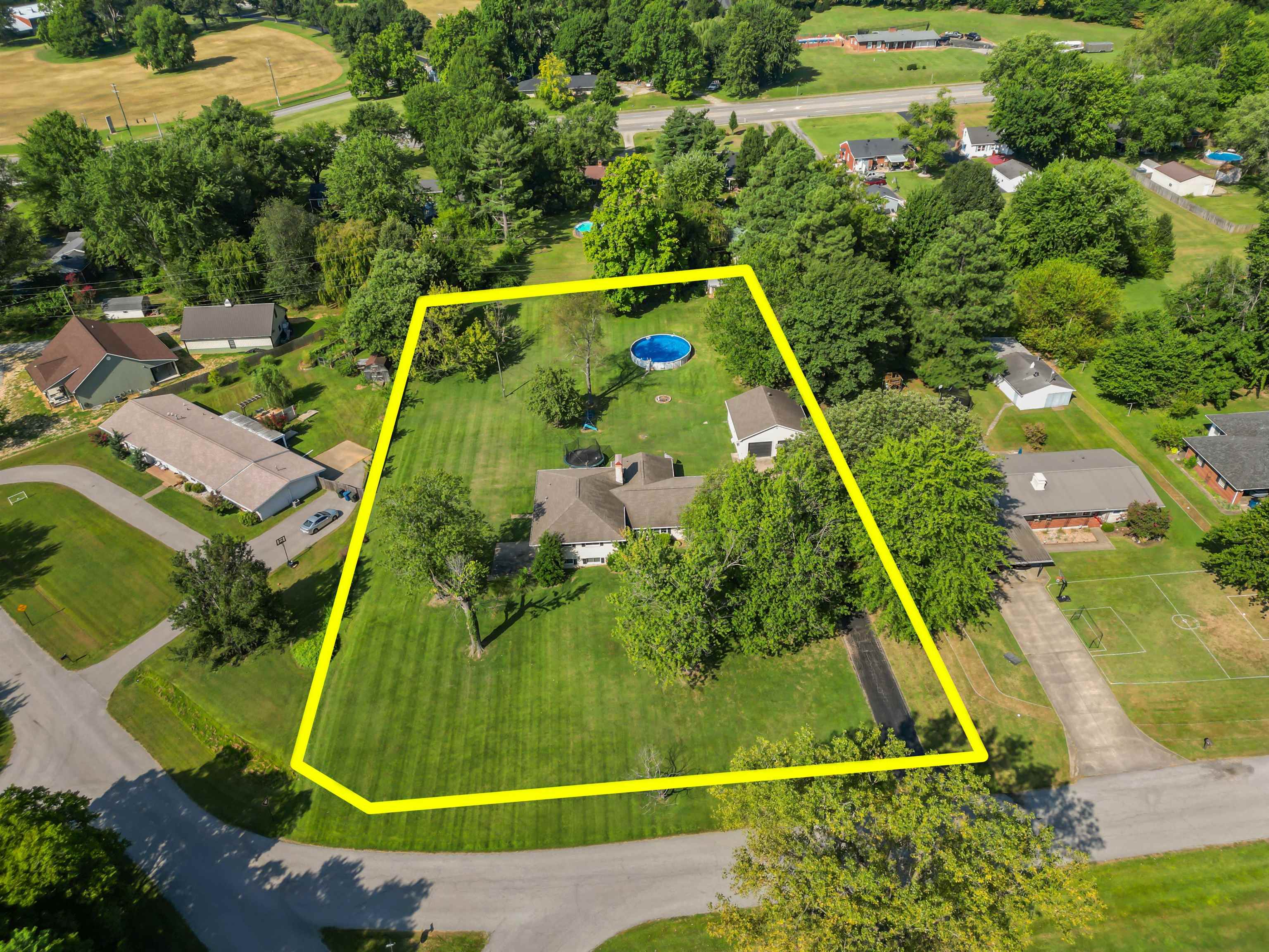 4550 Doe Run, Owensboro, Kentucky 42303, 5 Bedrooms Bedrooms, ,2 BathroomsBathrooms,Single Family Residence,For Sale,Doe Run,92773