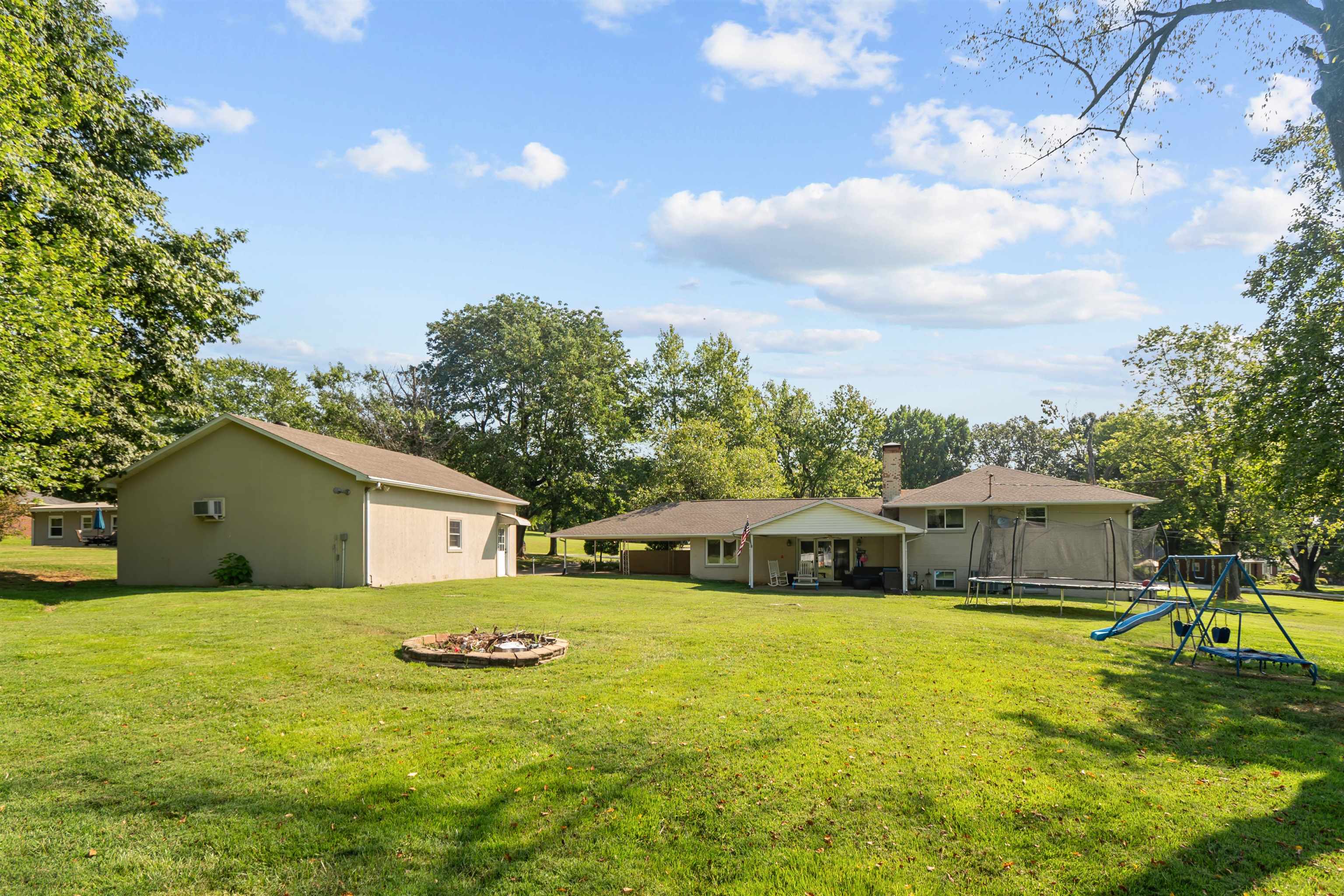 4550 Doe Run, Owensboro, Kentucky 42303, 5 Bedrooms Bedrooms, ,2 BathroomsBathrooms,Single Family Residence,For Sale,Doe Run,92773