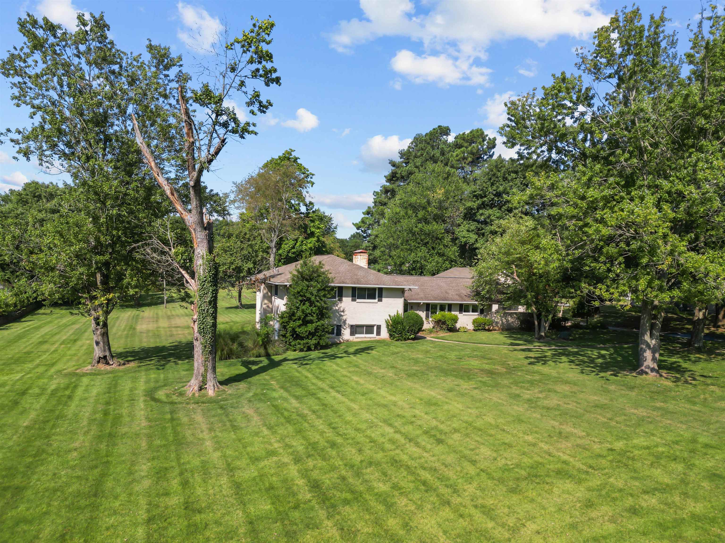 4550 Doe Run, Owensboro, Kentucky 42303, 5 Bedrooms Bedrooms, ,2 BathroomsBathrooms,Single Family Residence,For Sale,Doe Run,92773