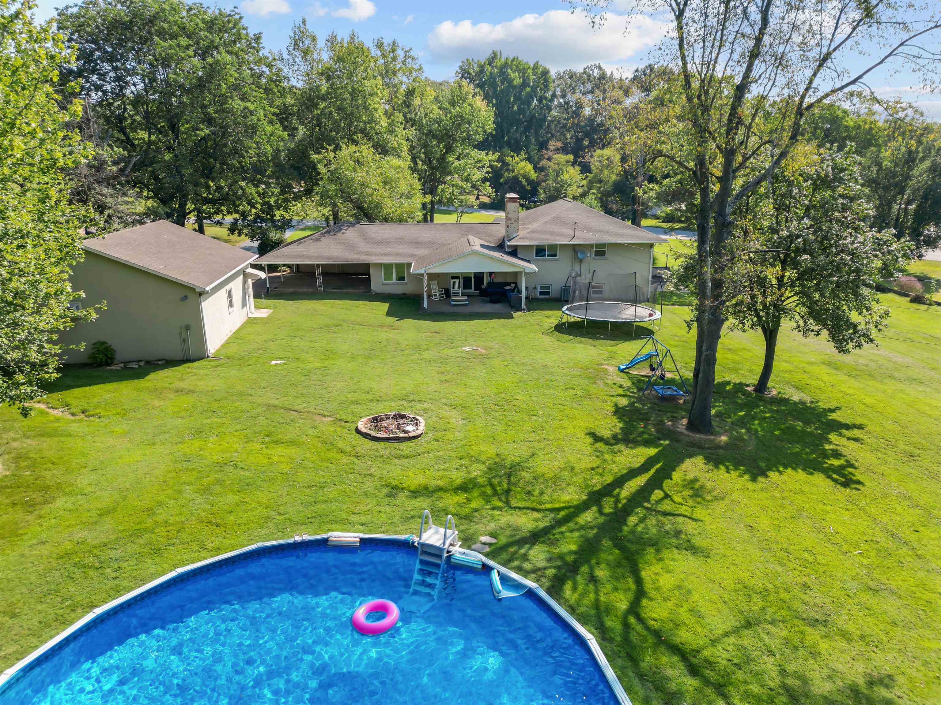 4550 Doe Run, Owensboro, Kentucky 42303, 5 Bedrooms Bedrooms, ,2 BathroomsBathrooms,Single Family Residence,For Sale,Doe Run,92773