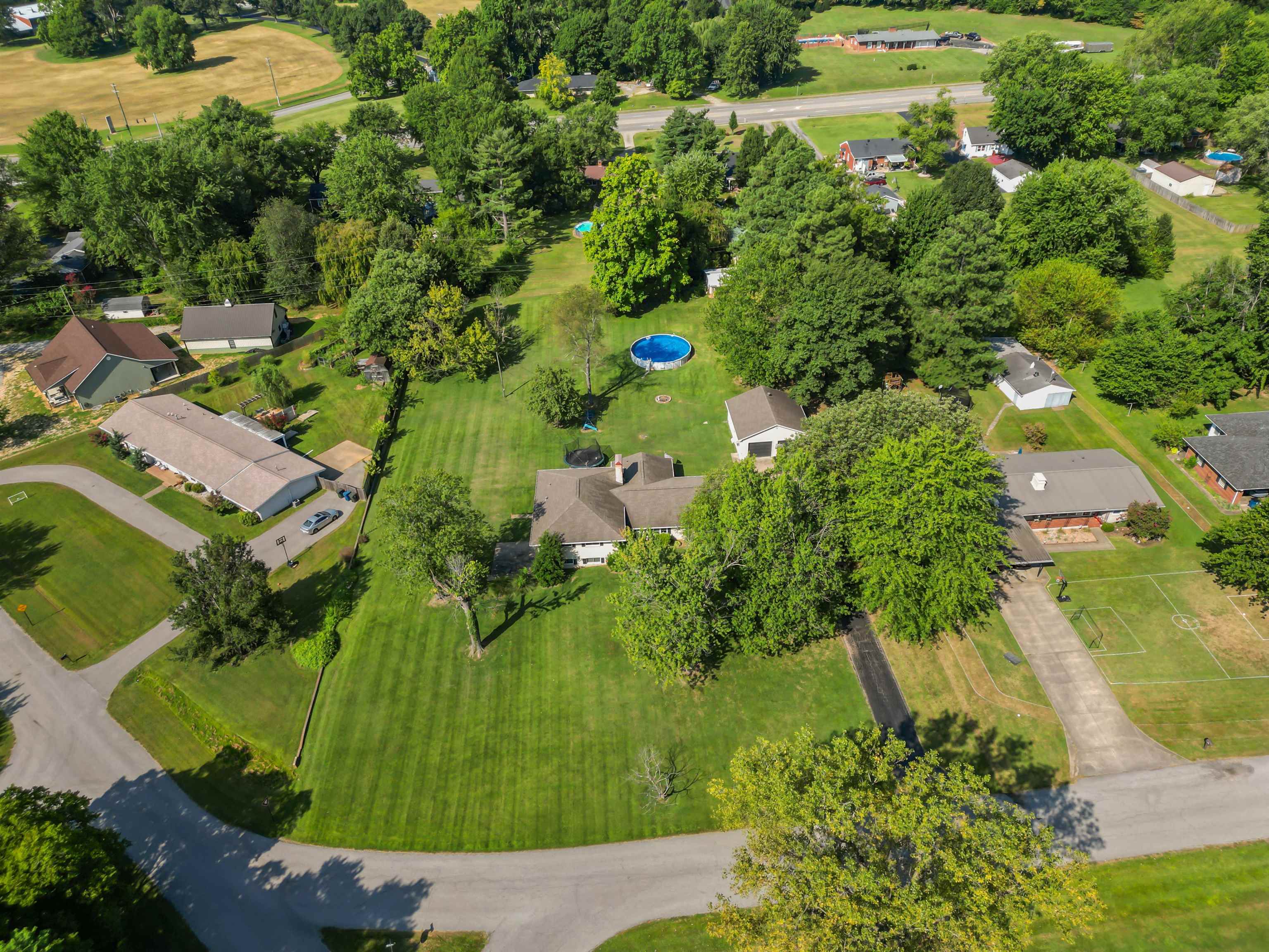 4550 Doe Run, Owensboro, Kentucky 42303, 5 Bedrooms Bedrooms, ,2 BathroomsBathrooms,Single Family Residence,For Sale,Doe Run,92773
