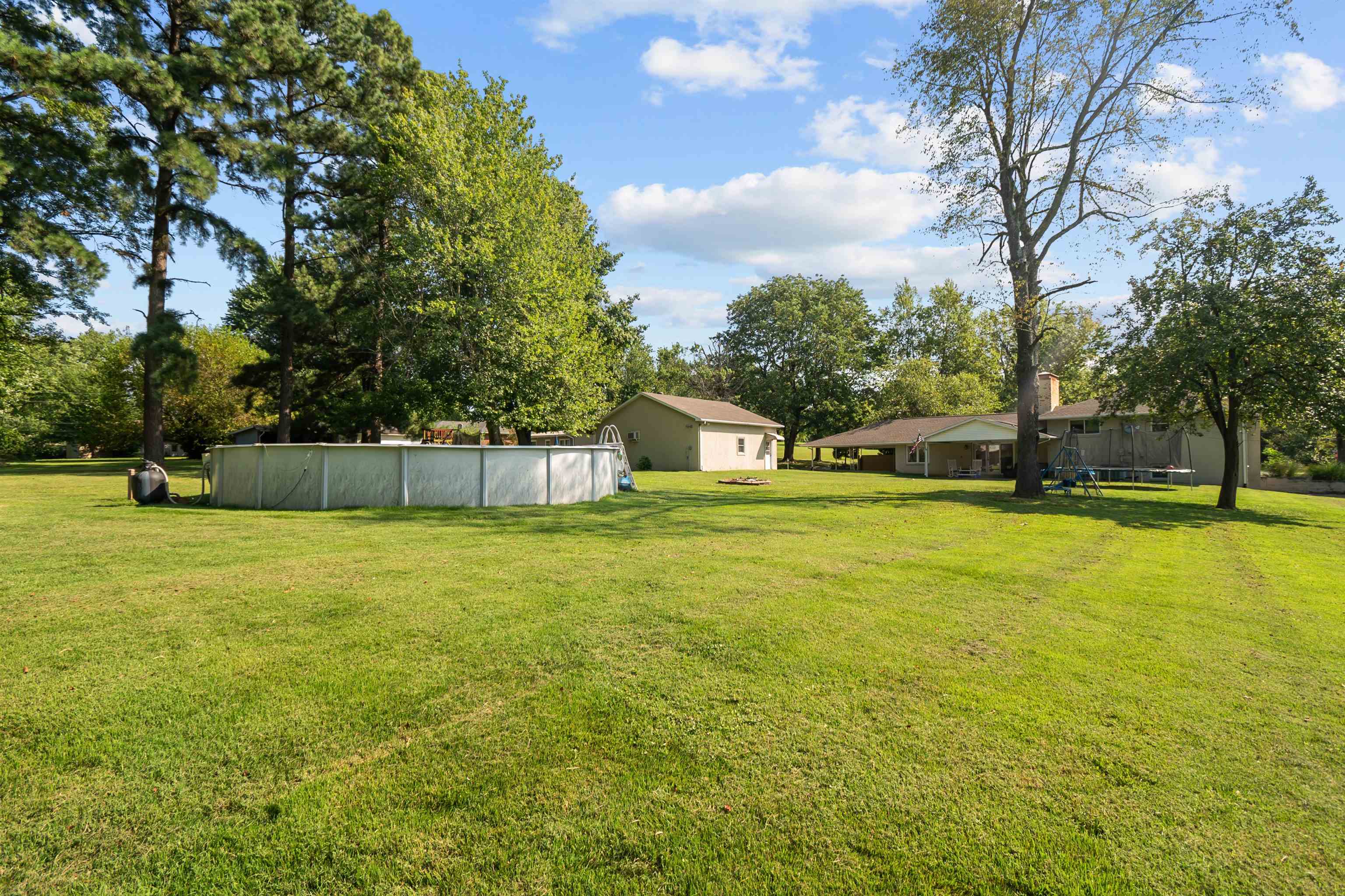 4550 Doe Run, Owensboro, Kentucky 42303, 5 Bedrooms Bedrooms, ,2 BathroomsBathrooms,Single Family Residence,For Sale,Doe Run,92773