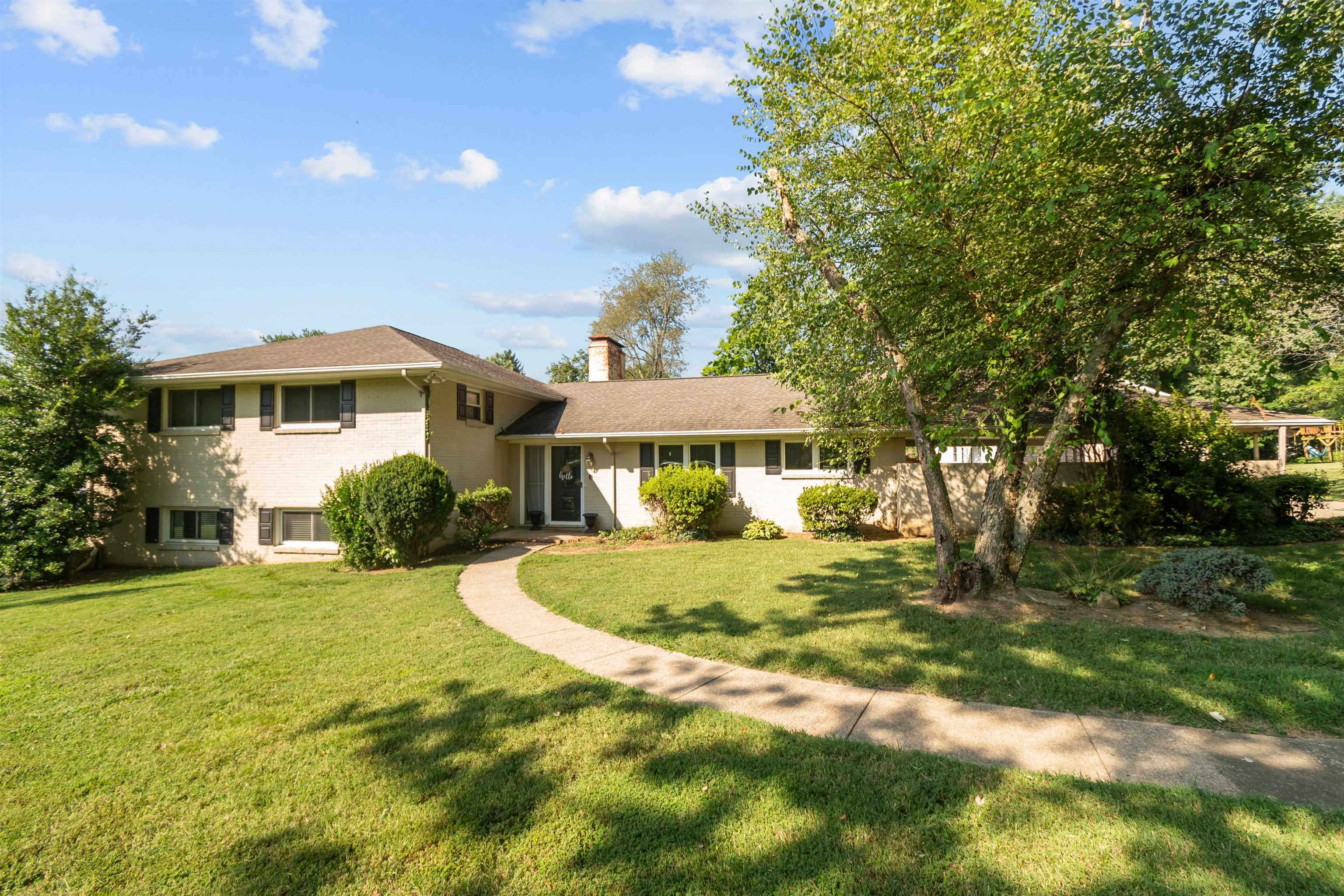 4550 Doe Run, Owensboro, Kentucky 42303, 5 Bedrooms Bedrooms, ,2 BathroomsBathrooms,Single Family Residence,For Sale,Doe Run,92773
