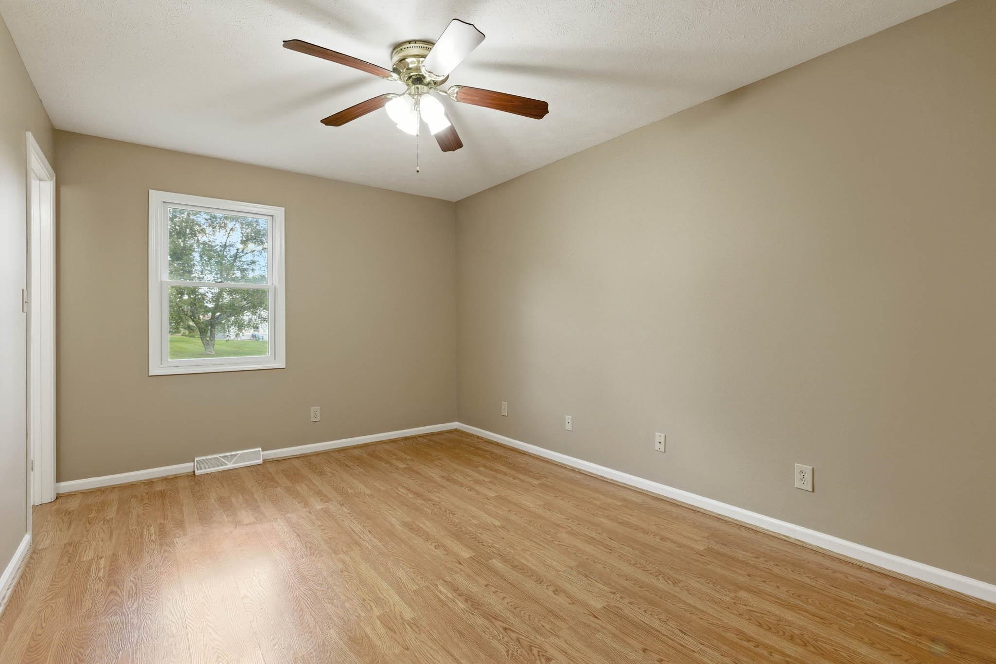 1302 Betty Jane St, Beaver Dam, Kentucky 42320, 4 Bedrooms Bedrooms, ,2 BathroomsBathrooms,Single Family Residence,For Sale,Betty Jane St,92777