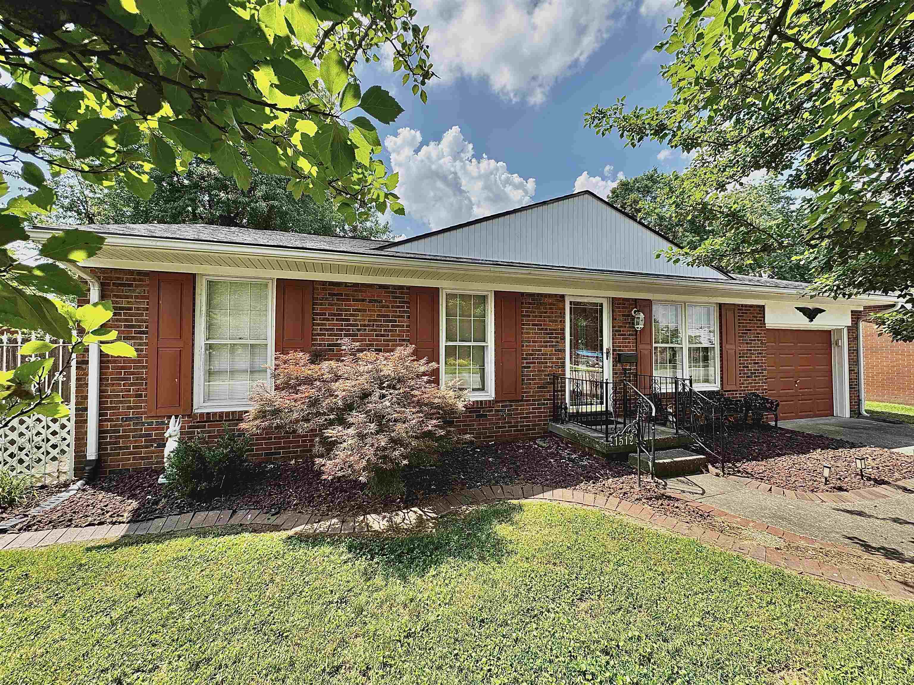 1512 Tamarack Rd, Owensboro, Kentucky 42301, 3 Bedrooms Bedrooms, ,1 BathroomBathrooms,Single Family Residence,For Sale,Tamarack Rd,92784