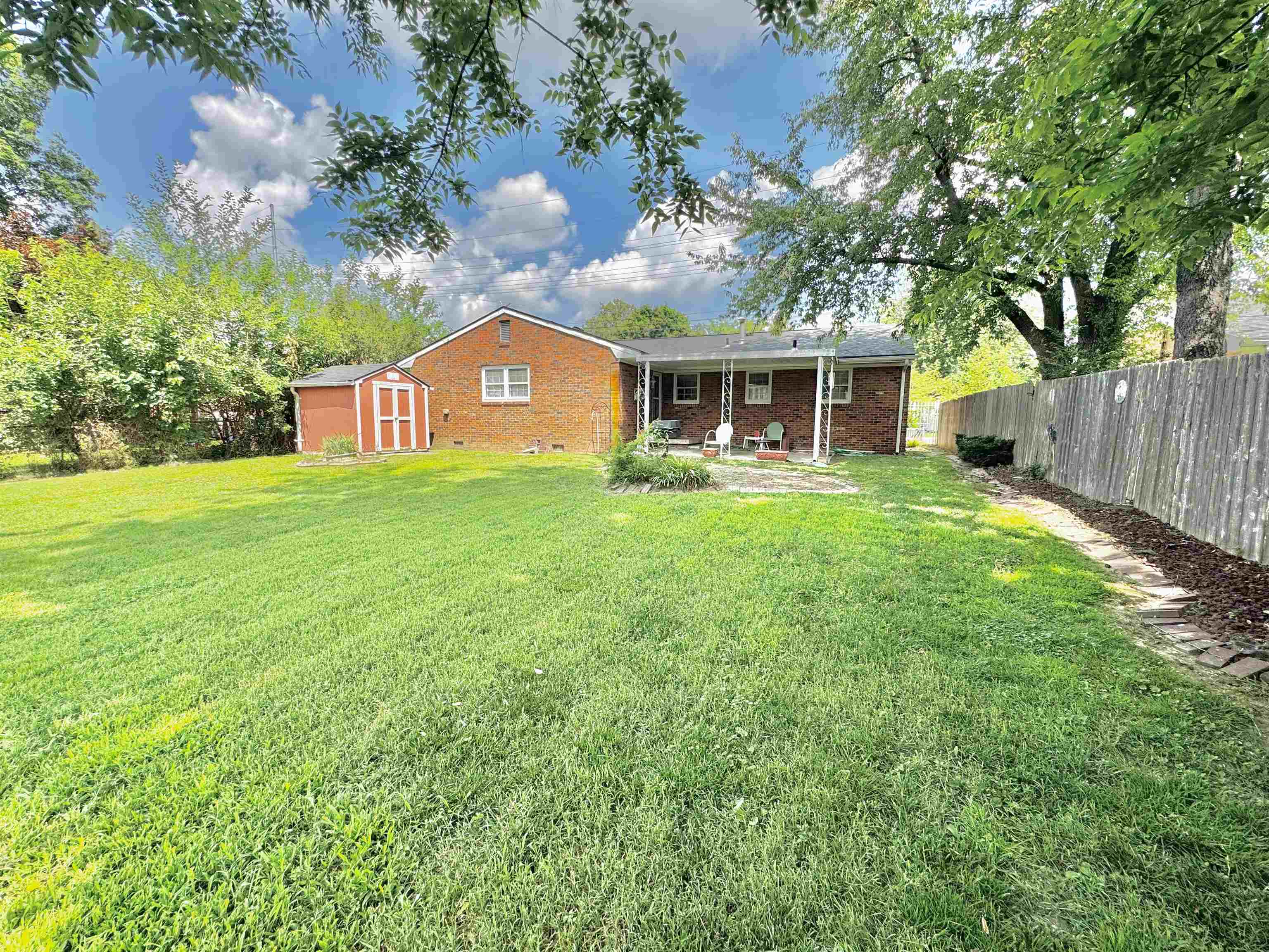 1512 Tamarack Rd, Owensboro, Kentucky 42301, 3 Bedrooms Bedrooms, ,1 BathroomBathrooms,Single Family Residence,For Sale,Tamarack Rd,92784