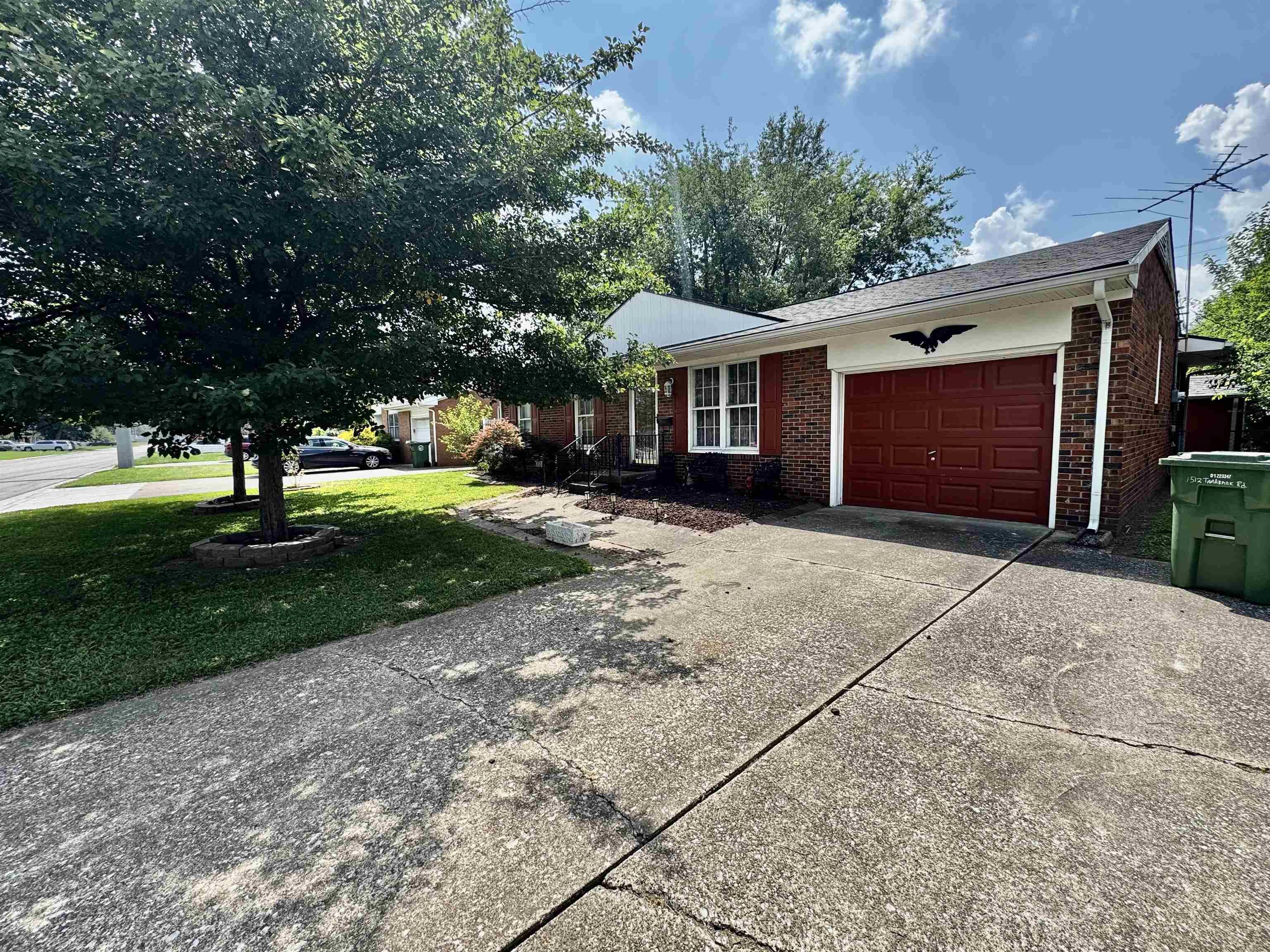 1512 Tamarack Rd, Owensboro, Kentucky 42301, 3 Bedrooms Bedrooms, ,1 BathroomBathrooms,Single Family Residence,For Sale,Tamarack Rd,92784