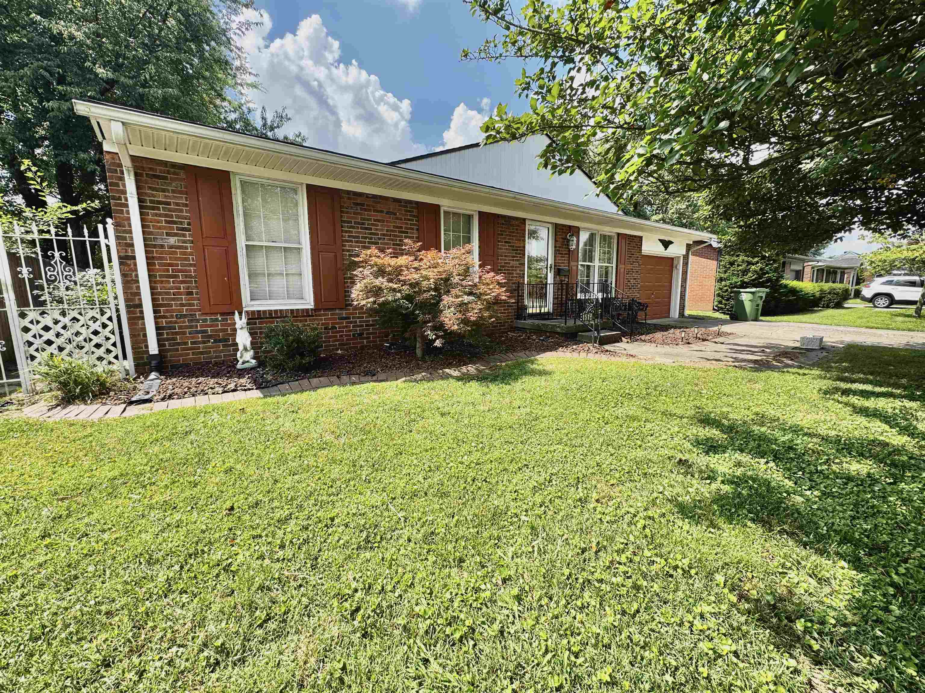 1512 Tamarack Rd, Owensboro, Kentucky 42301, 3 Bedrooms Bedrooms, ,1 BathroomBathrooms,Single Family Residence,For Sale,Tamarack Rd,92784