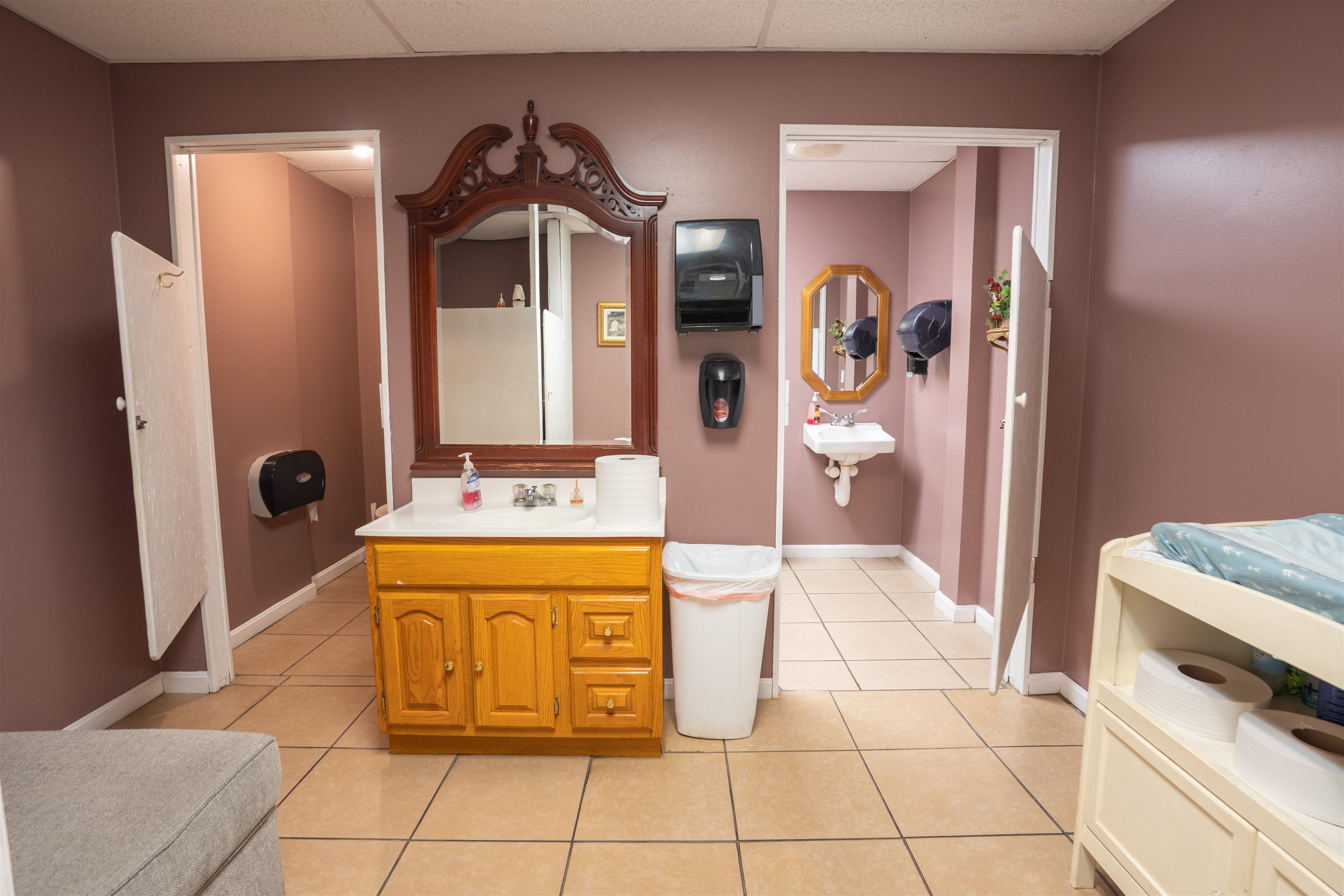 509 7th, Livermore, Kentucky 42352, ,Business,For Sale,7th,92786