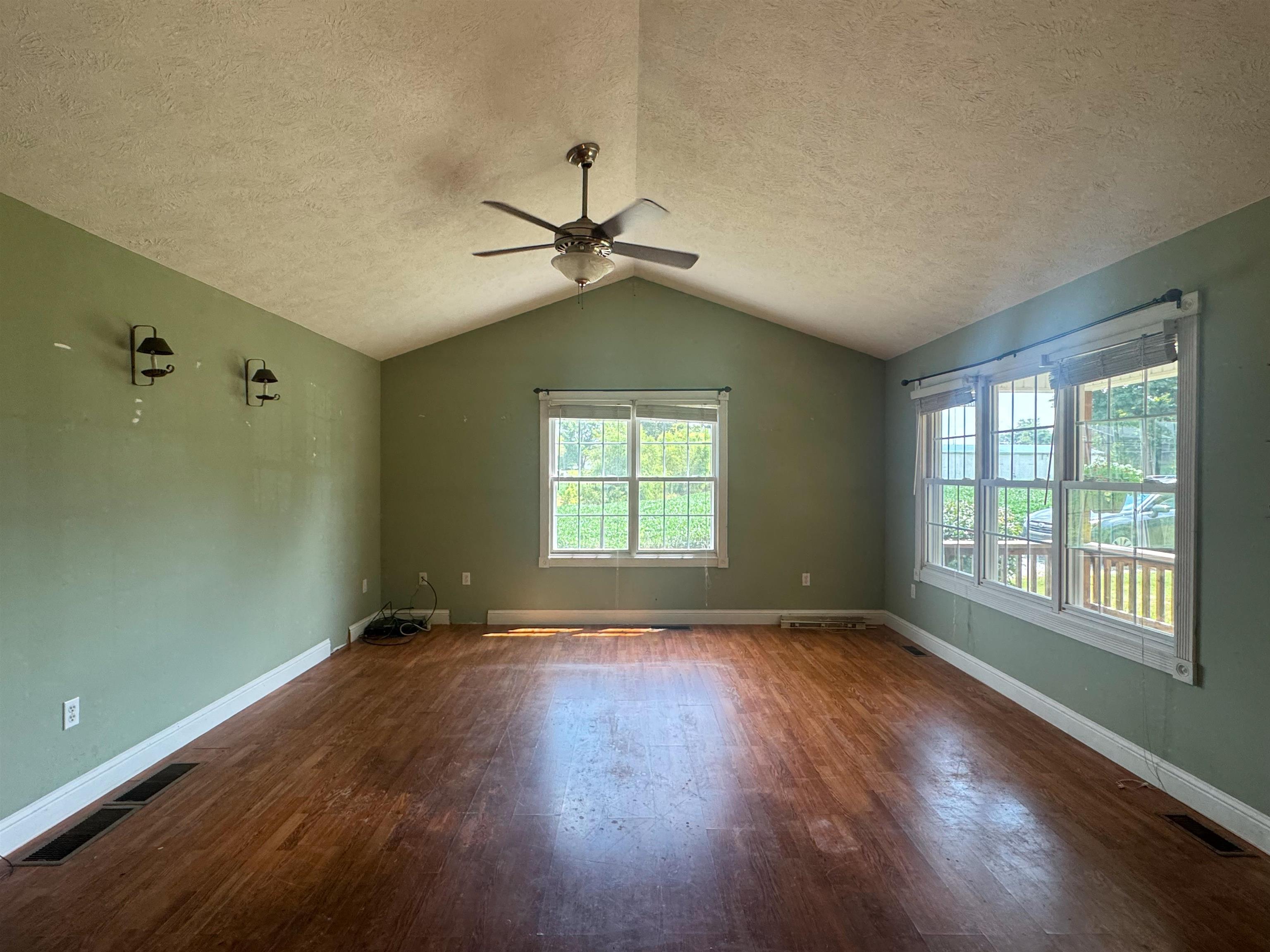 220 Post Office Ln, Centertown, Kentucky 42328, 2 Bedrooms Bedrooms, ,1 BathroomBathrooms,Single Family Residence,For Sale,Post Office Ln,92788