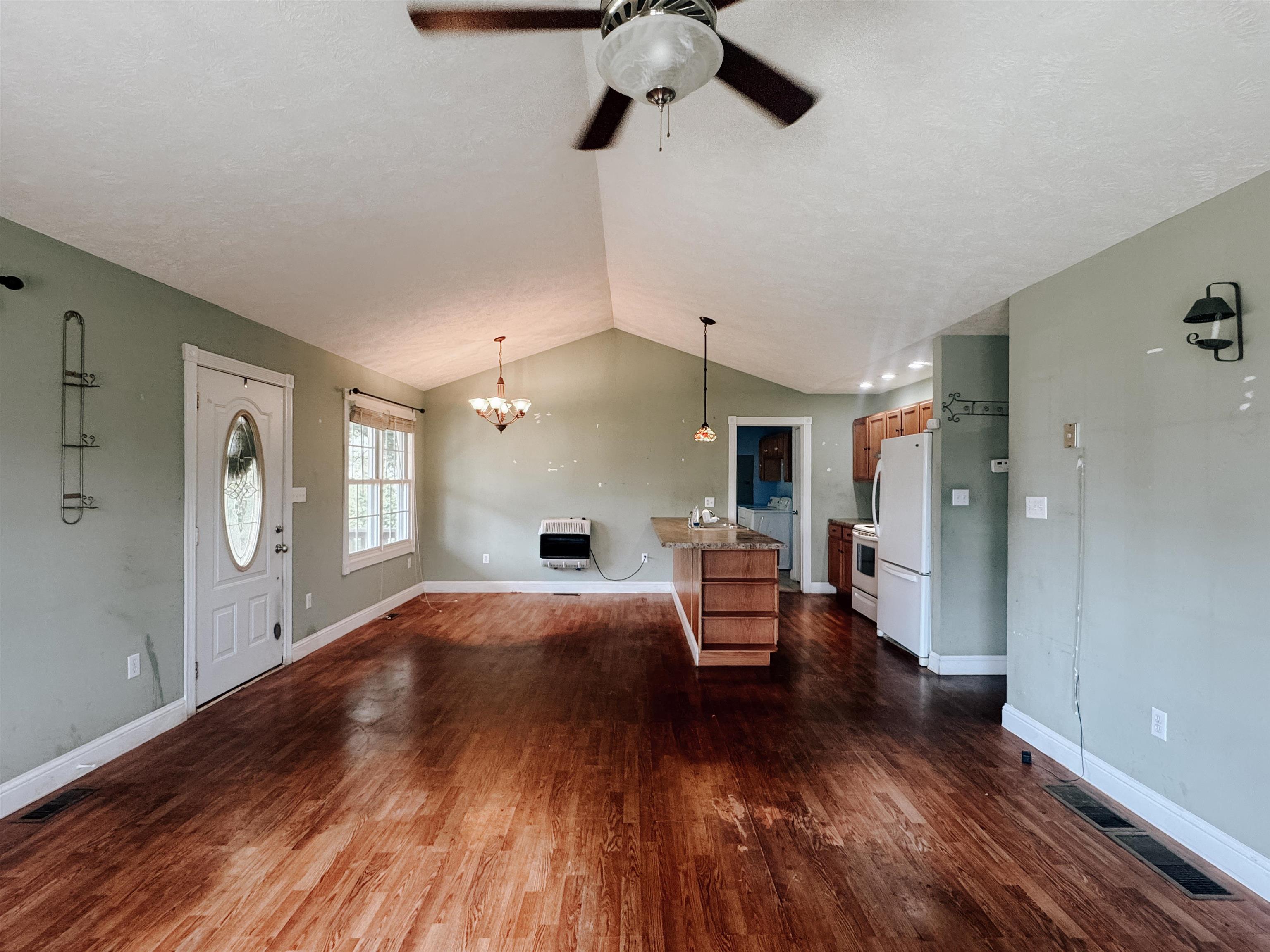 220 Post Office Ln, Centertown, Kentucky 42328, 2 Bedrooms Bedrooms, ,1 BathroomBathrooms,Single Family Residence,For Sale,Post Office Ln,92788