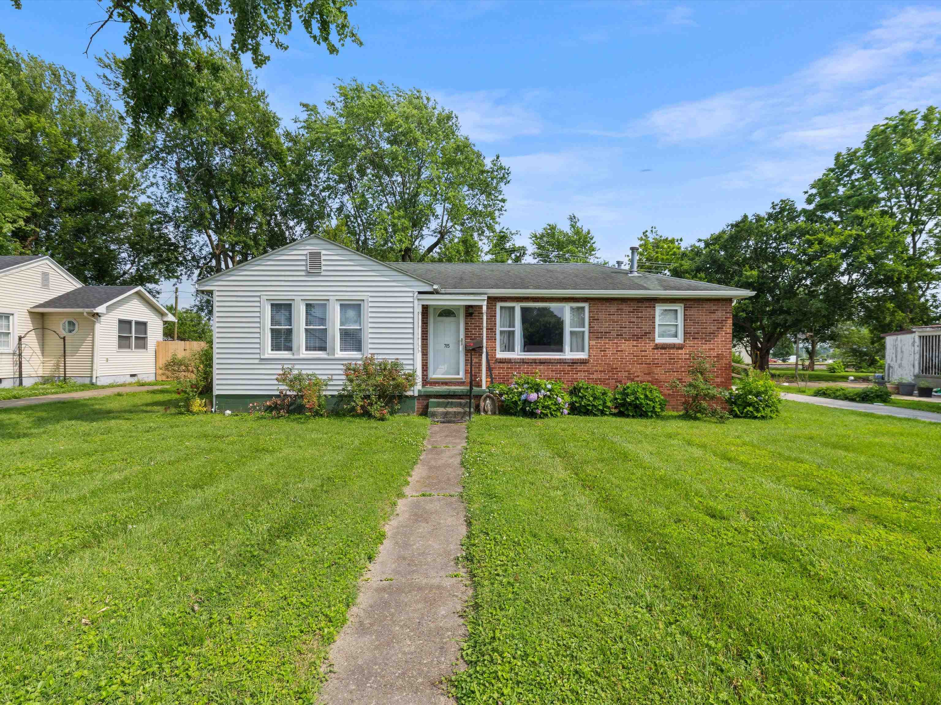 715 Eastwood Drive, Owensboro, Kentucky 42303, 2 Bedrooms Bedrooms, ,1 BathroomBathrooms,Single Family Residence,For Sale,Eastwood Drive,92790