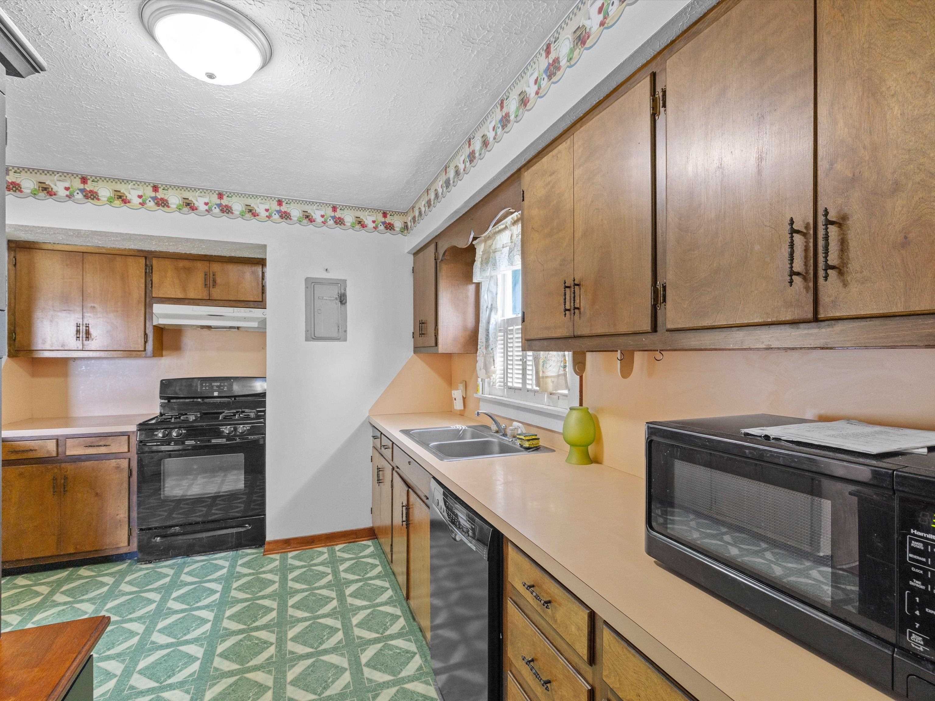 715 Eastwood Drive, Owensboro, Kentucky 42303, 2 Bedrooms Bedrooms, ,1 BathroomBathrooms,Single Family Residence,For Sale,Eastwood Drive,92790
