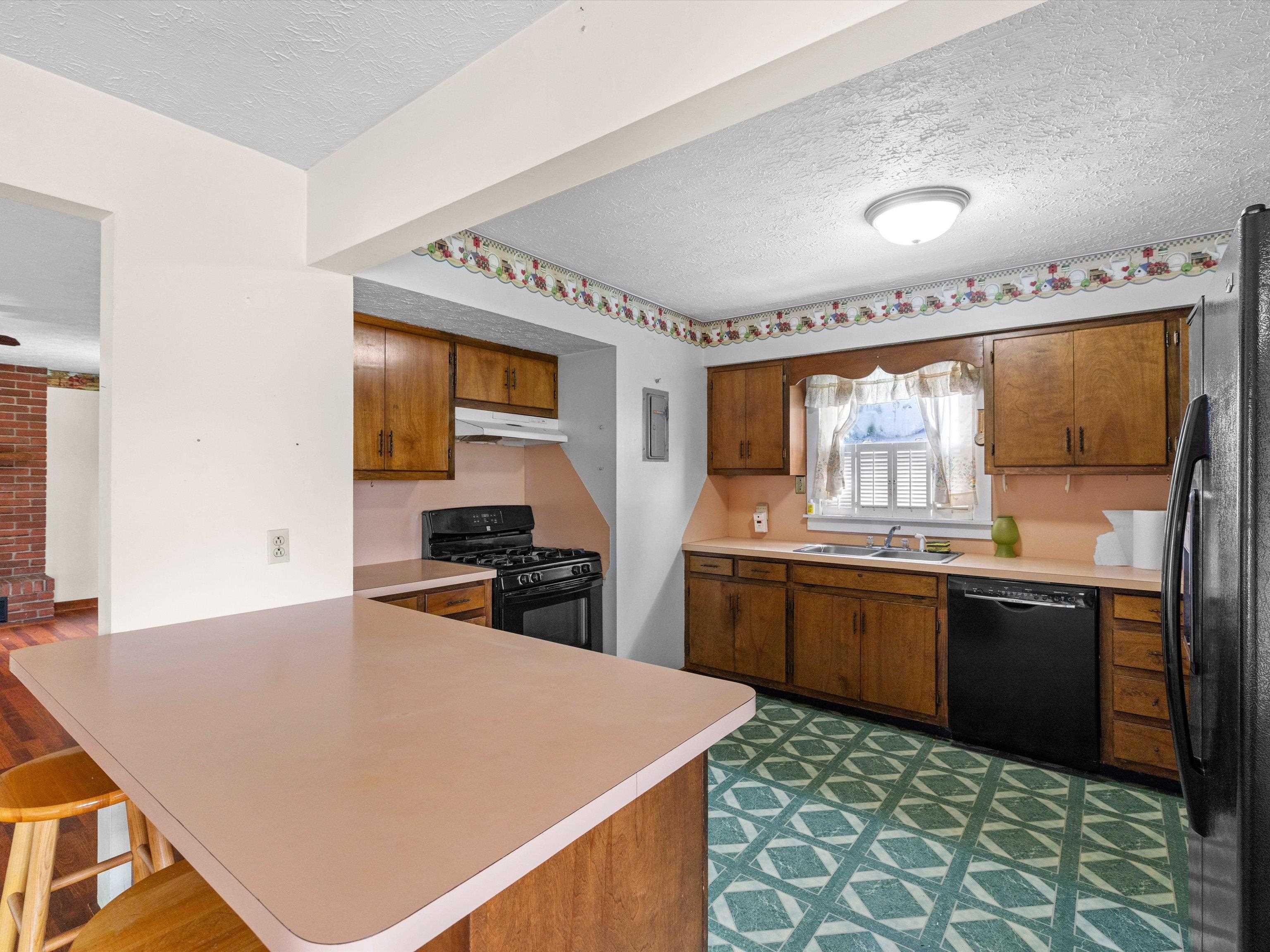 715 Eastwood Drive, Owensboro, Kentucky 42303, 2 Bedrooms Bedrooms, ,1 BathroomBathrooms,Single Family Residence,For Sale,Eastwood Drive,92790