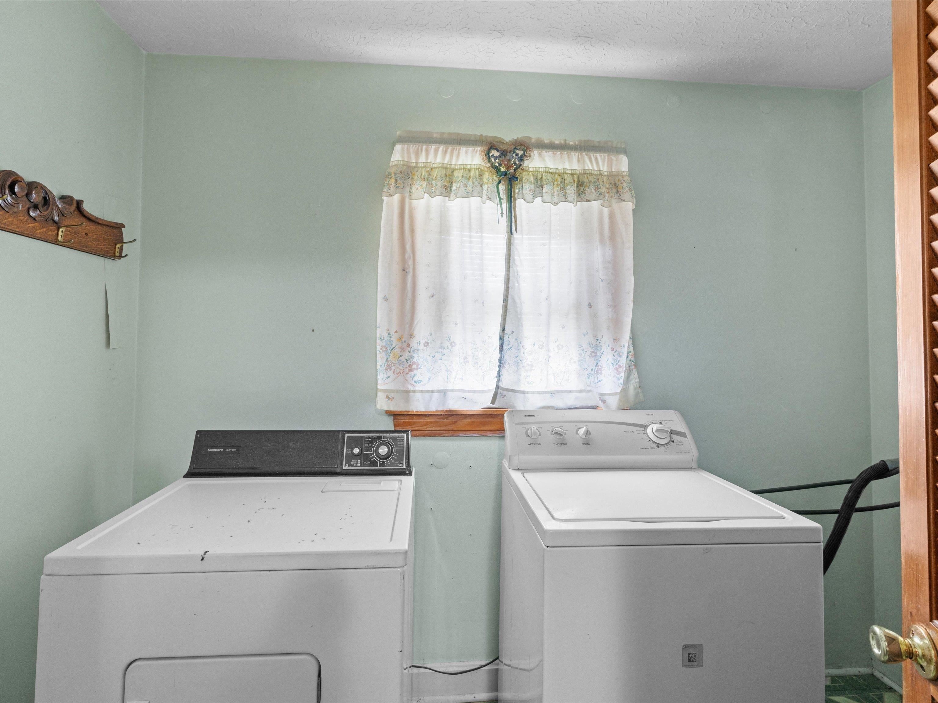 715 Eastwood Drive, Owensboro, Kentucky 42303, 2 Bedrooms Bedrooms, ,1 BathroomBathrooms,Single Family Residence,For Sale,Eastwood Drive,92790