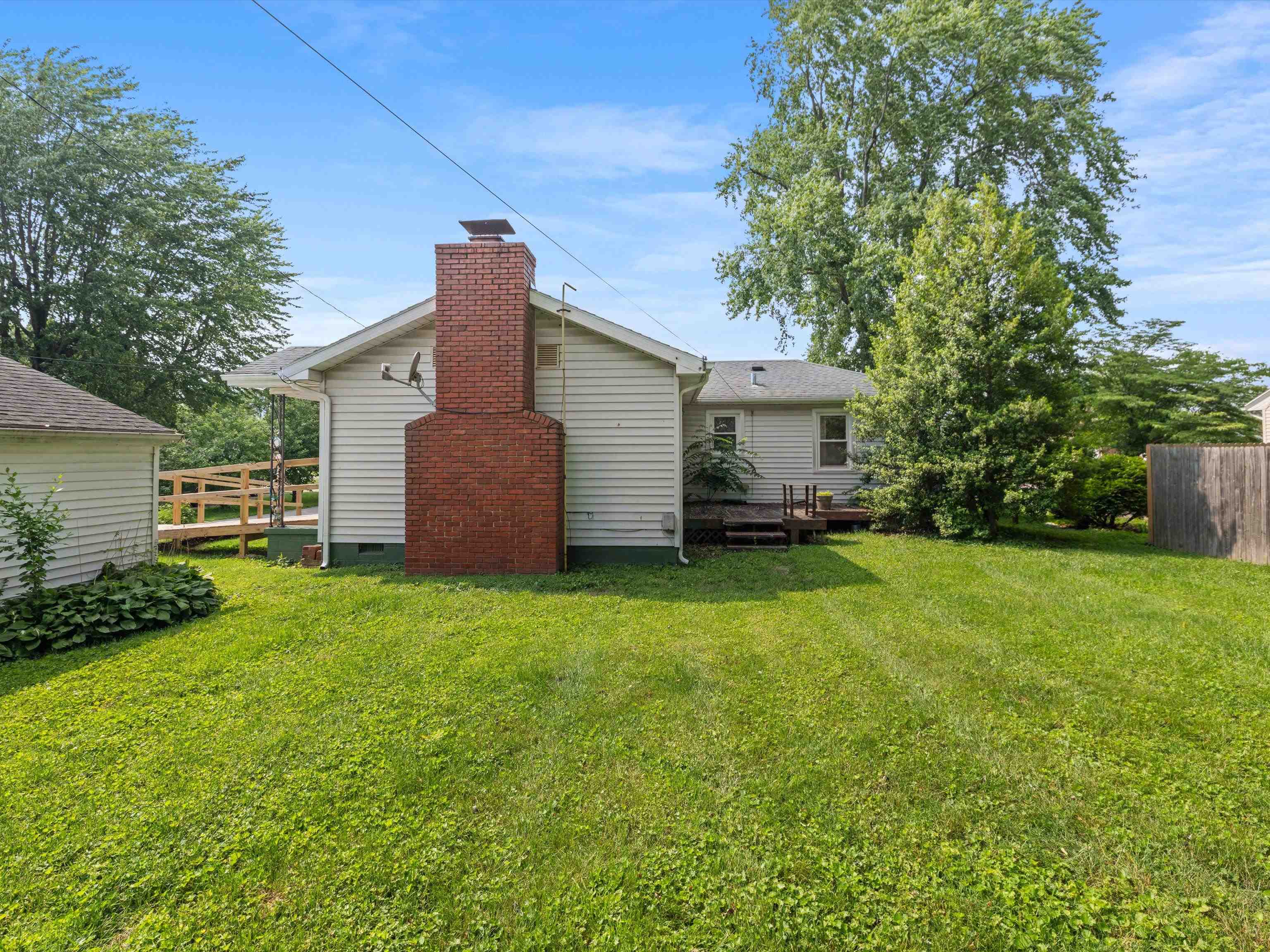 715 Eastwood Drive, Owensboro, Kentucky 42303, 2 Bedrooms Bedrooms, ,1 BathroomBathrooms,Single Family Residence,For Sale,Eastwood Drive,92790